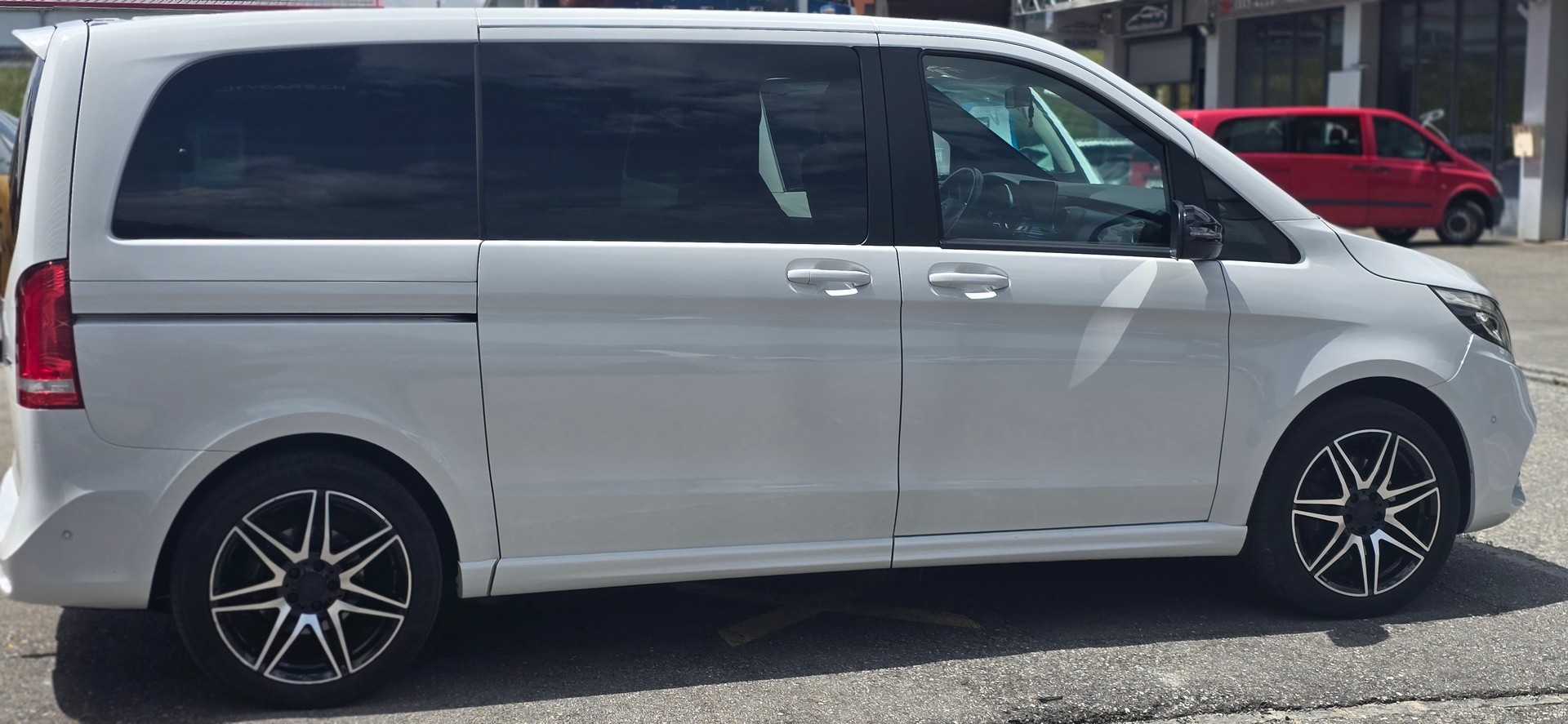MERCEDES-BENZ V 250 d kompakt Avantgarde 4Matic 9G-Tronic-image-8