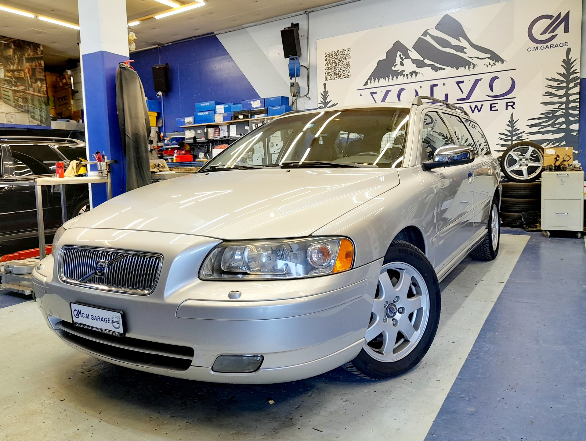 VOLVO V70 D5 Momentum