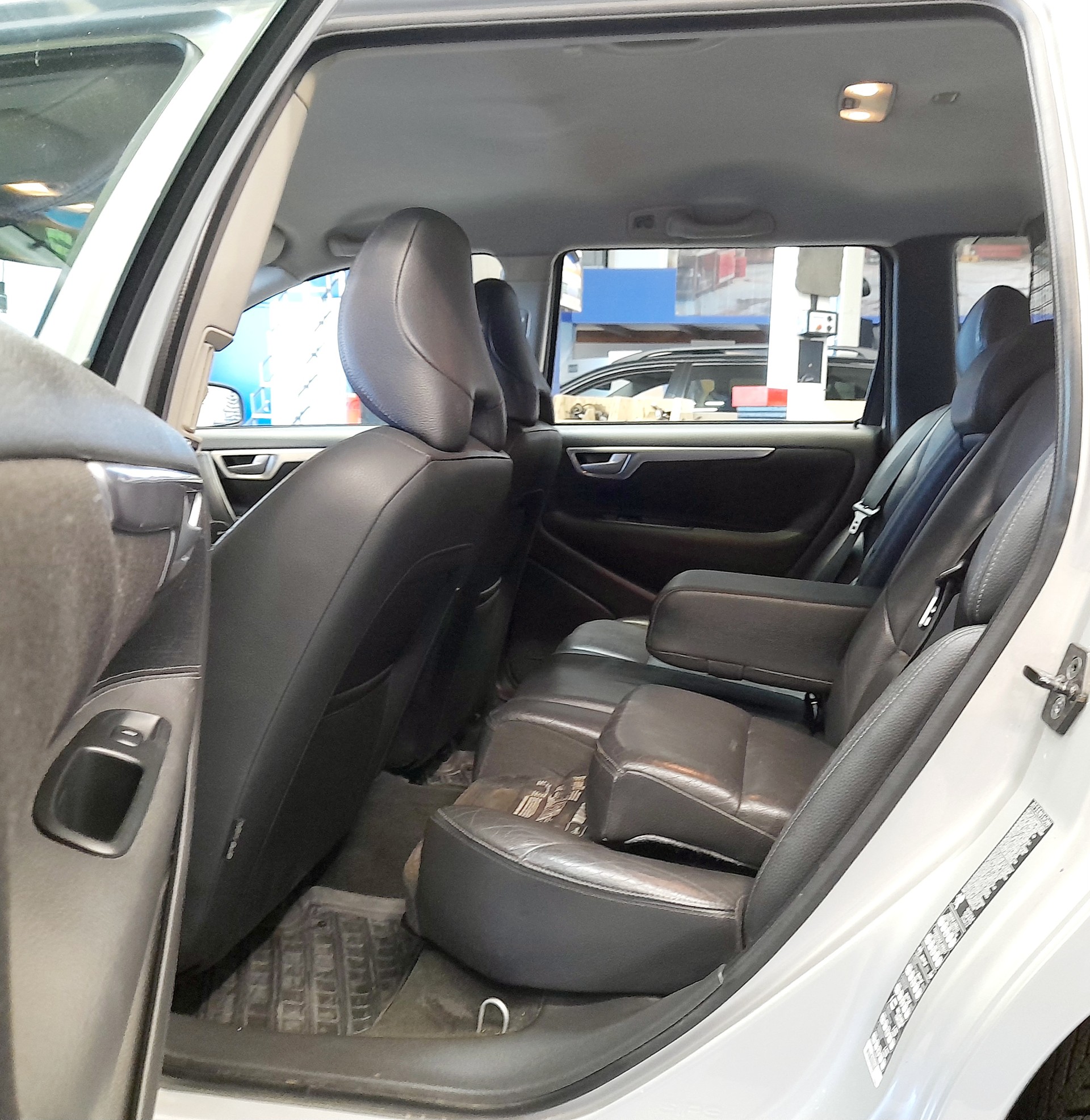 VOLVO V70 D5 Momentum-image-7