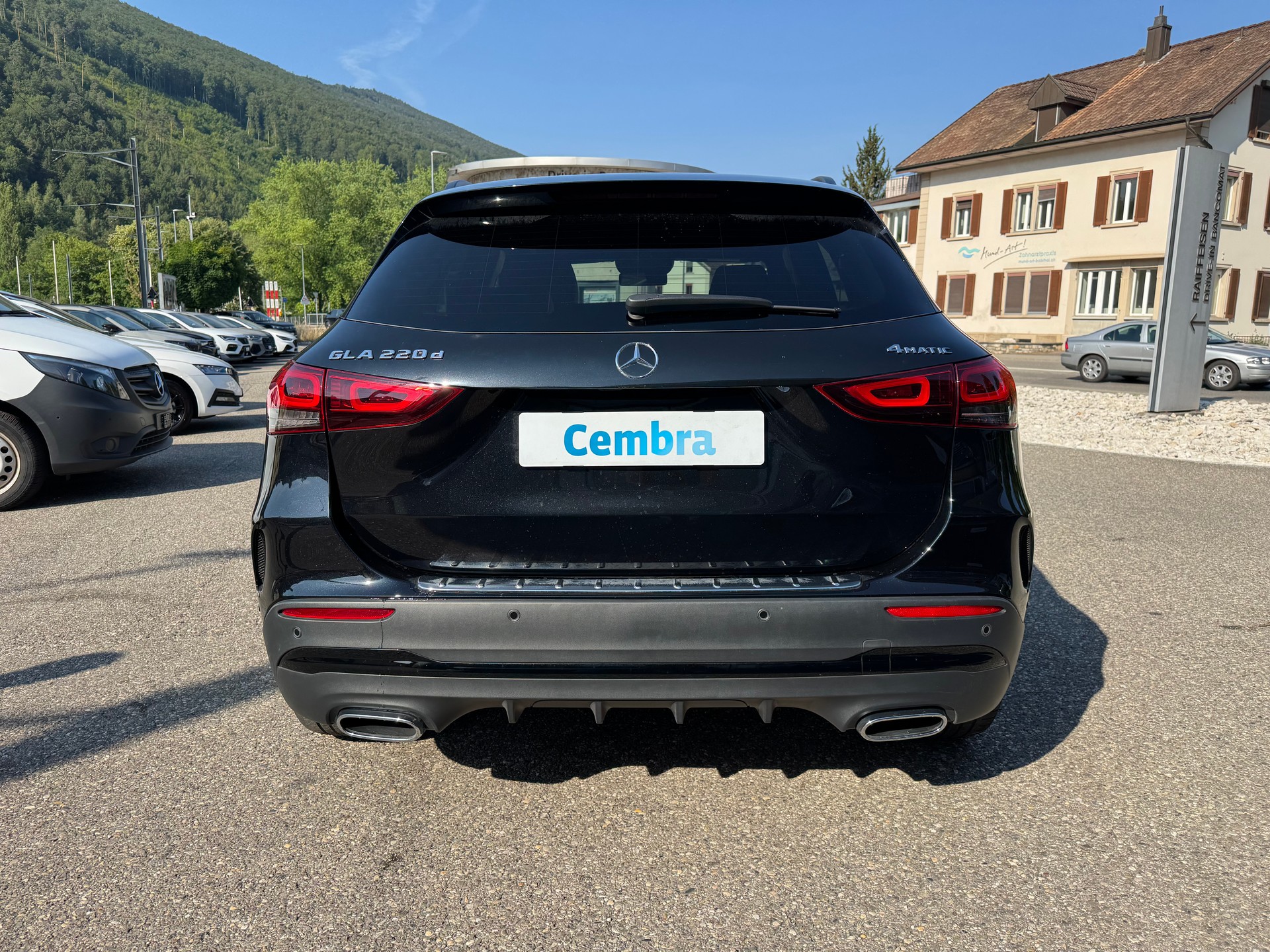 MERCEDES-BENZ GLA 220d 4Matic AMG Line 8G-DCT-image-5