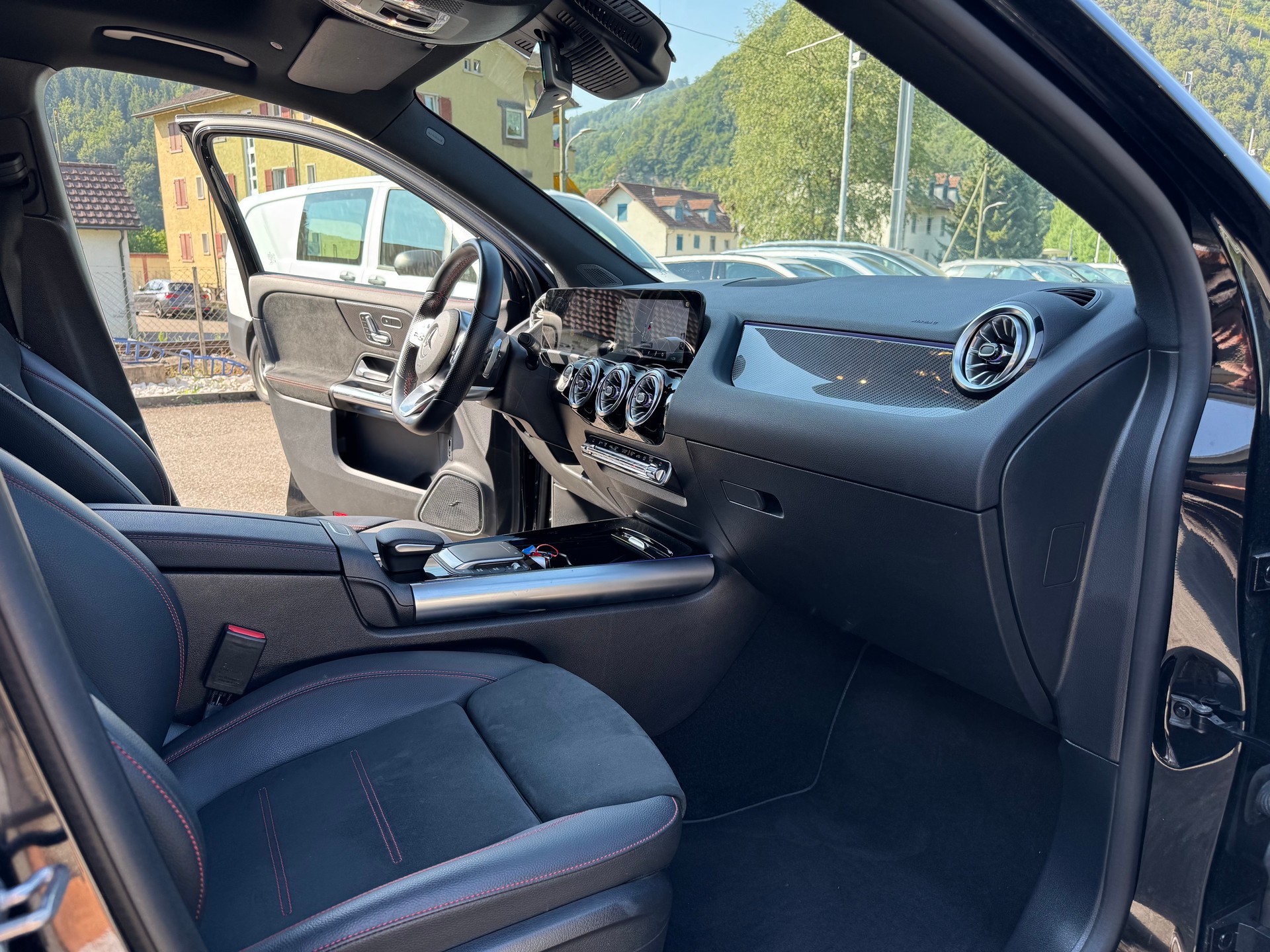 MERCEDES-BENZ GLA 220d 4Matic AMG Line 8G-DCT-image-8
