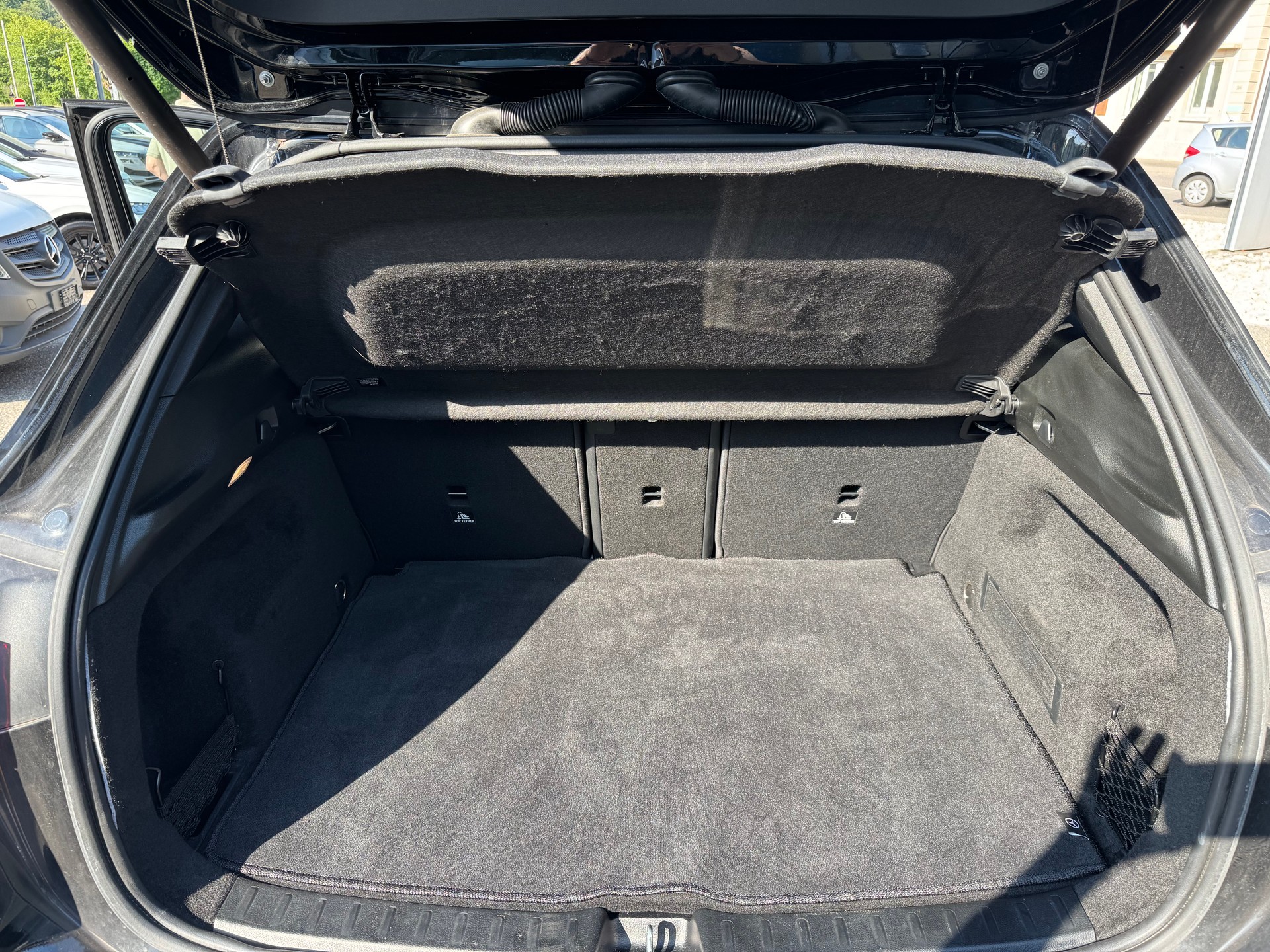 MERCEDES-BENZ GLA 220d 4Matic AMG Line 8G-DCT-image-12