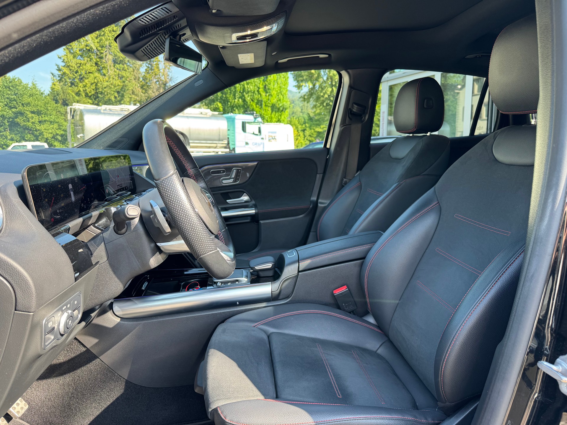 MERCEDES-BENZ GLA 220d 4Matic AMG Line 8G-DCT-image-7