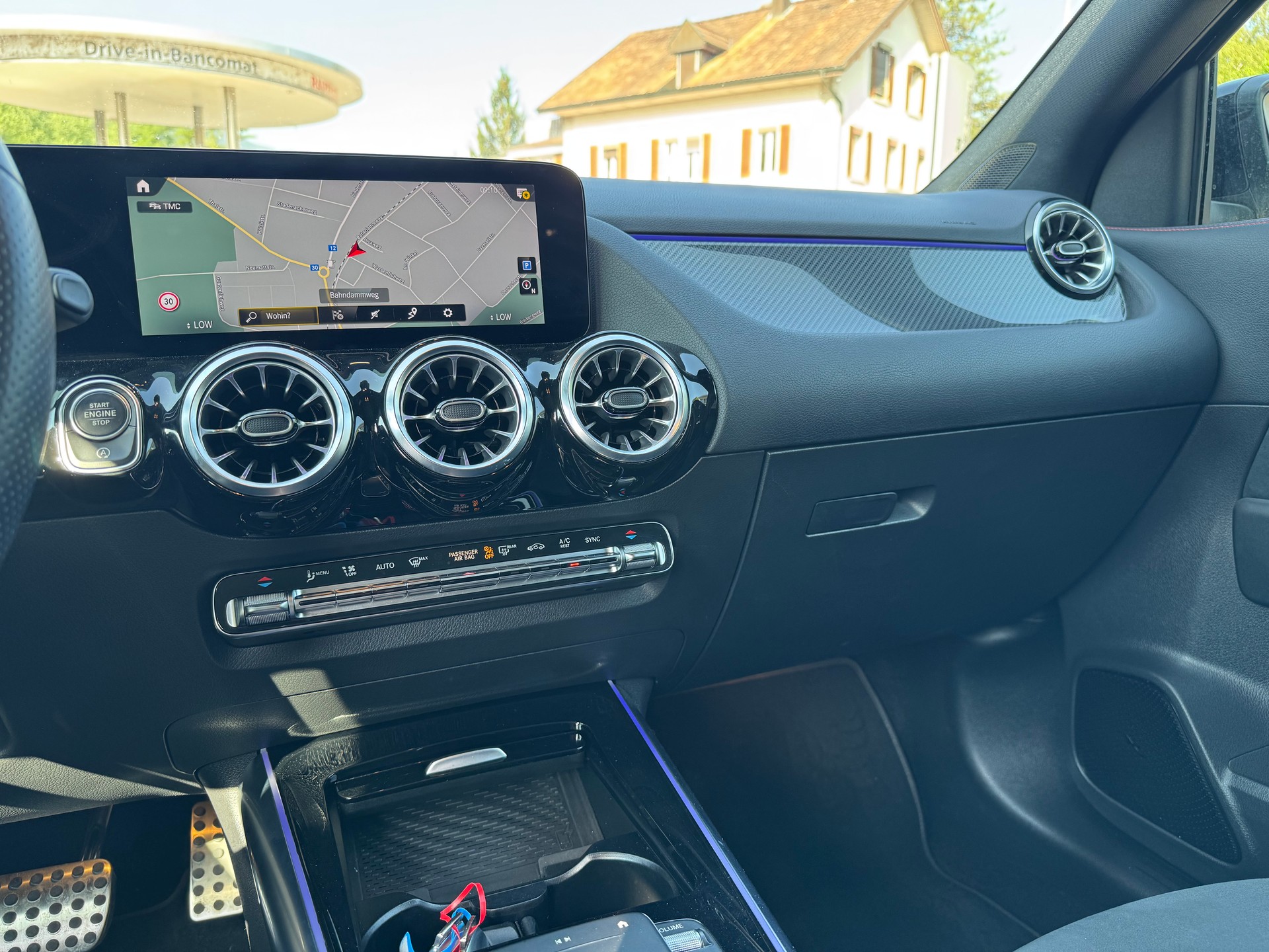 MERCEDES-BENZ GLA 220d 4Matic AMG Line 8G-DCT-image-15