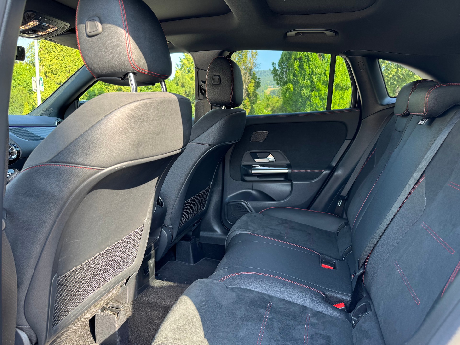 MERCEDES-BENZ GLA 220d 4Matic AMG Line 8G-DCT-image-11