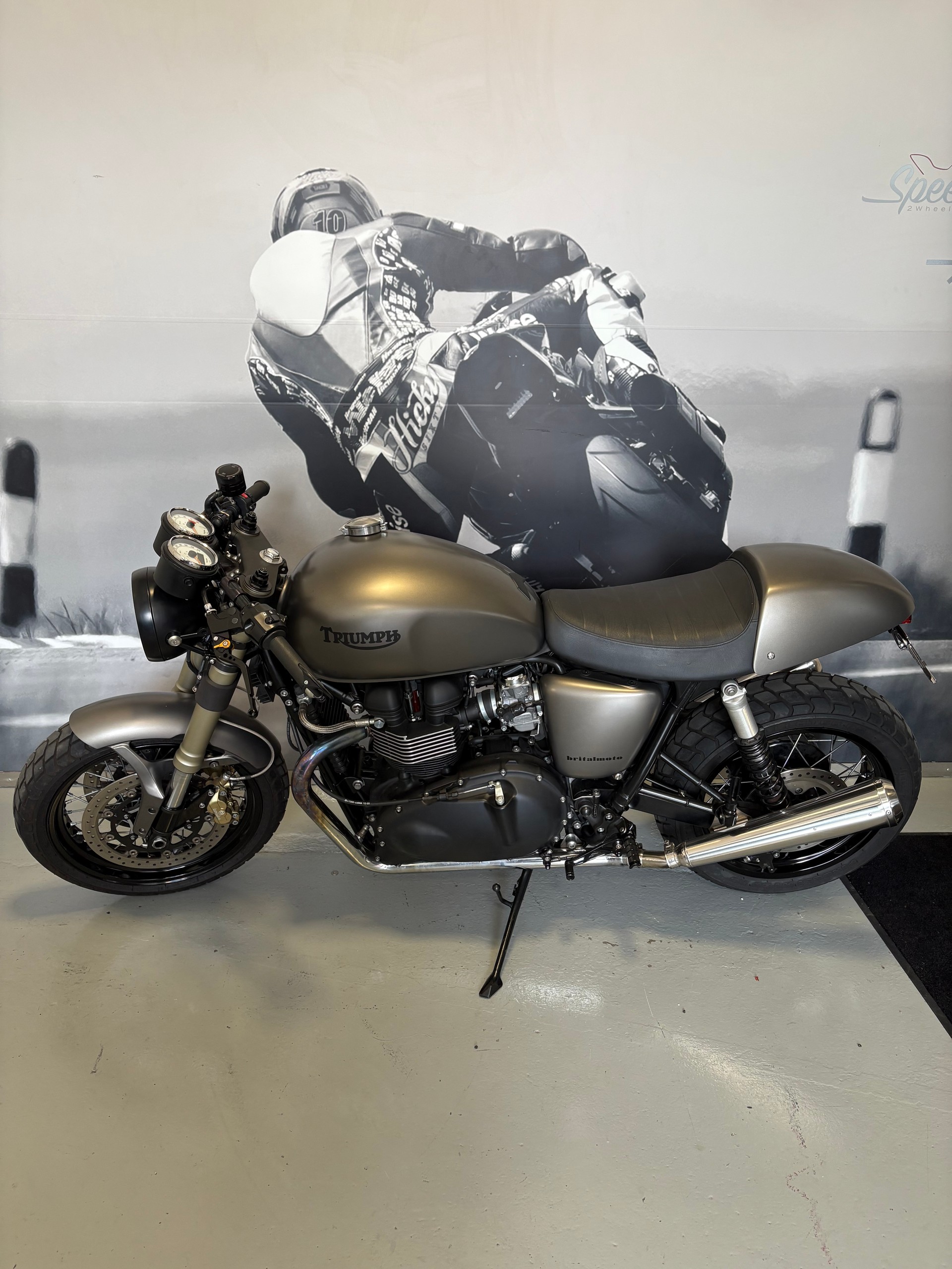 TRIUMPH Thruxton-image-0