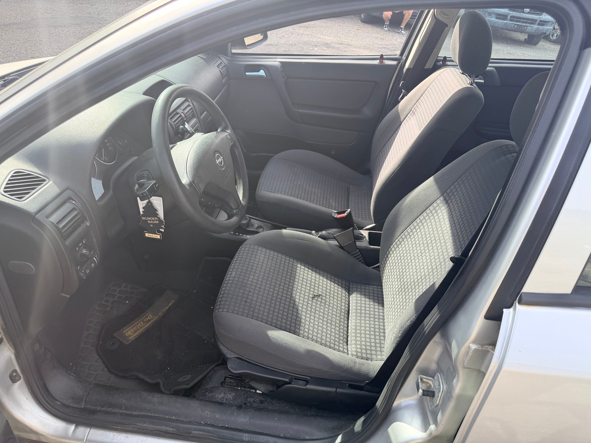 OPEL Astra 1.8i 16V Comfort automatique-image-9