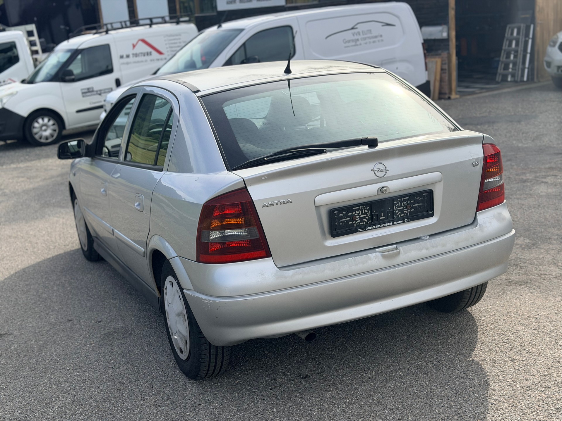 OPEL Astra 1.8i 16V Comfort automatique-image-5