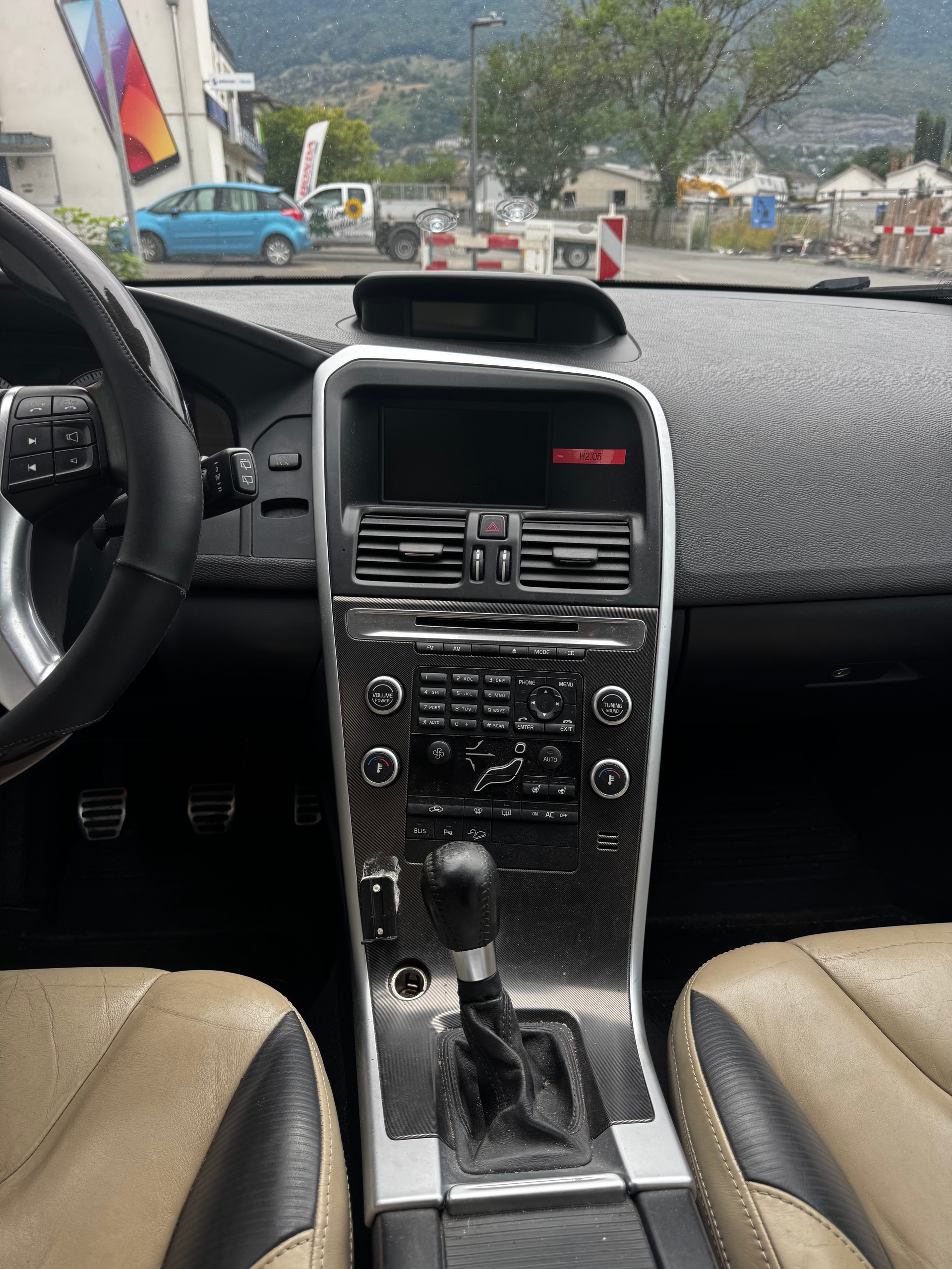 VOLVO XC60 D3 AWD R-Design-image-10