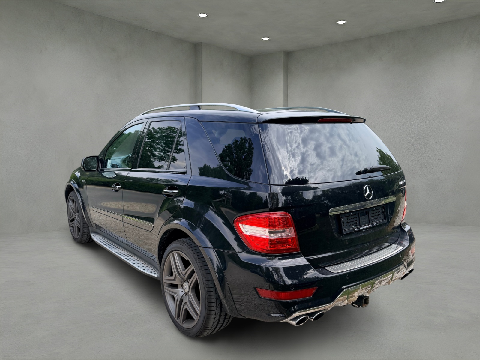 MERCEDES-BENZ ML 63 AMG 4Matic 7G-Tronic-showroom-element-2