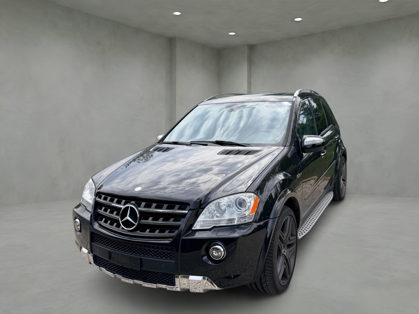 MERCEDES-BENZ ML 63 AMG 4Matic 7G-Tronic-showroom-element-1