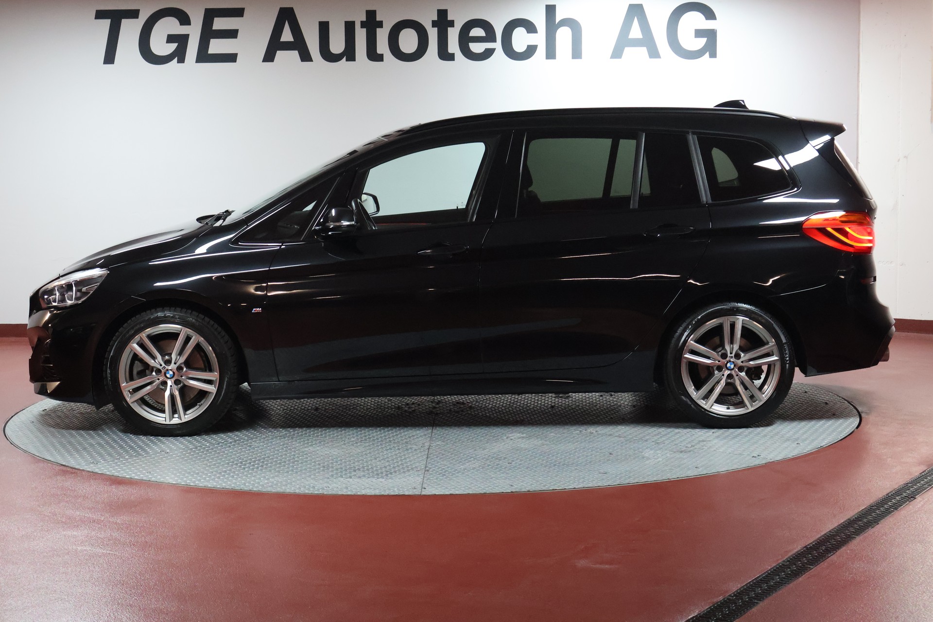 BMW 220d xDrive Gran Tourer Steptronic M Sport-showroom-element-3