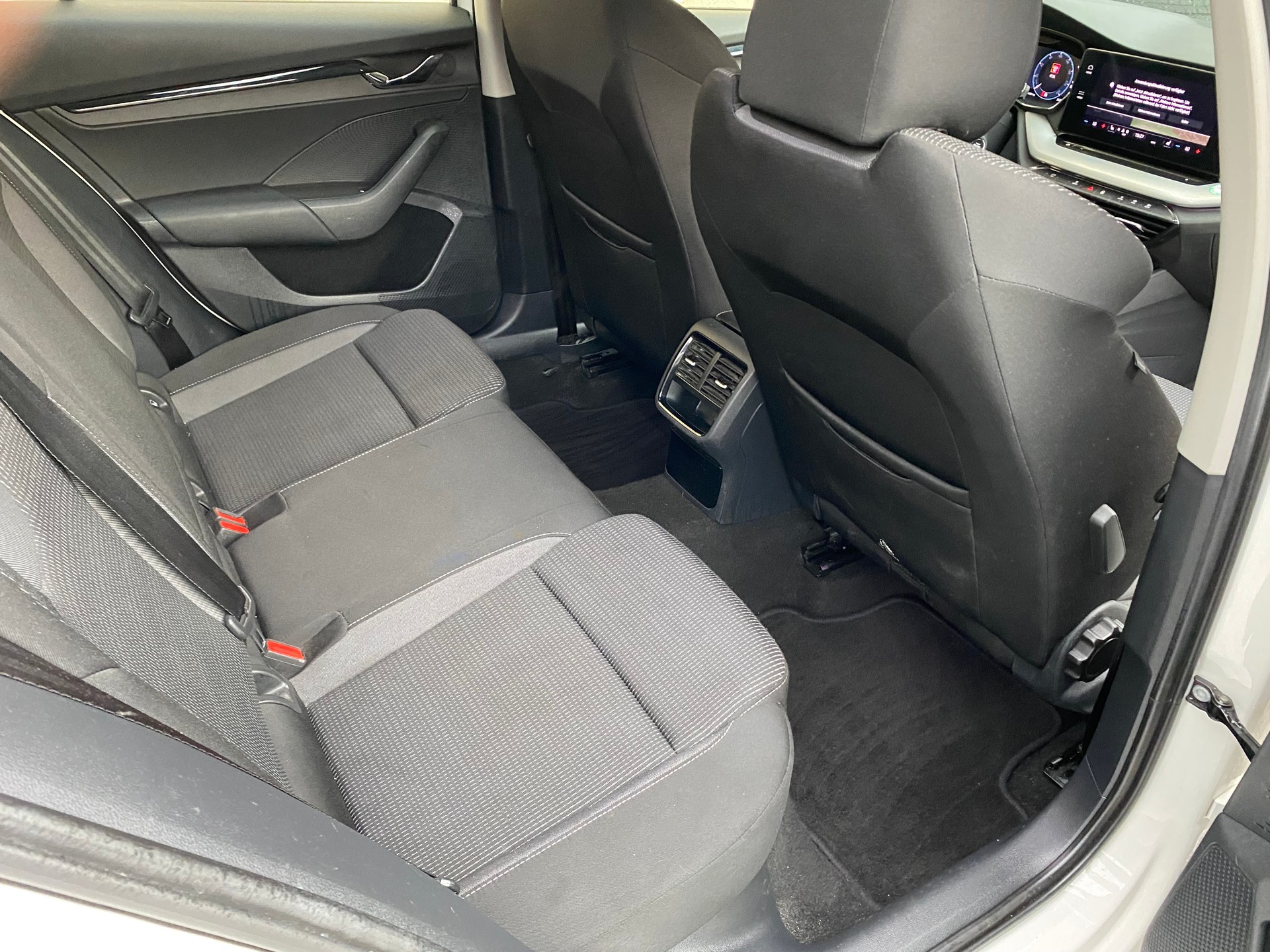 SKODA Octavia Combi 2.0 TDI DSG Ambition 4x4-image-7