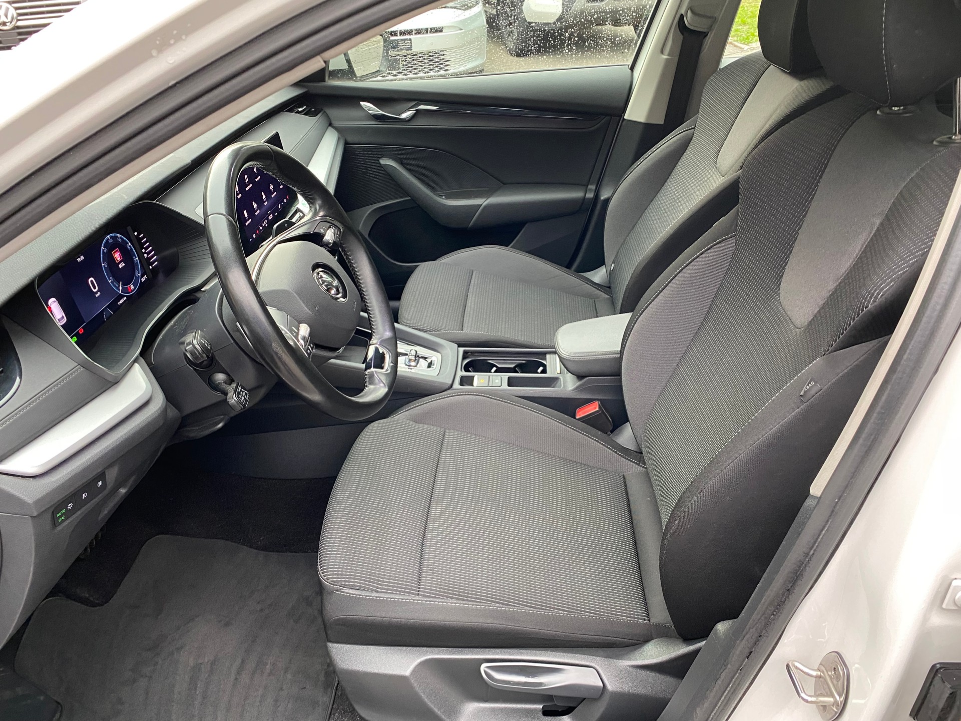 SKODA Octavia Combi 2.0 TDI DSG Ambition 4x4-image-2