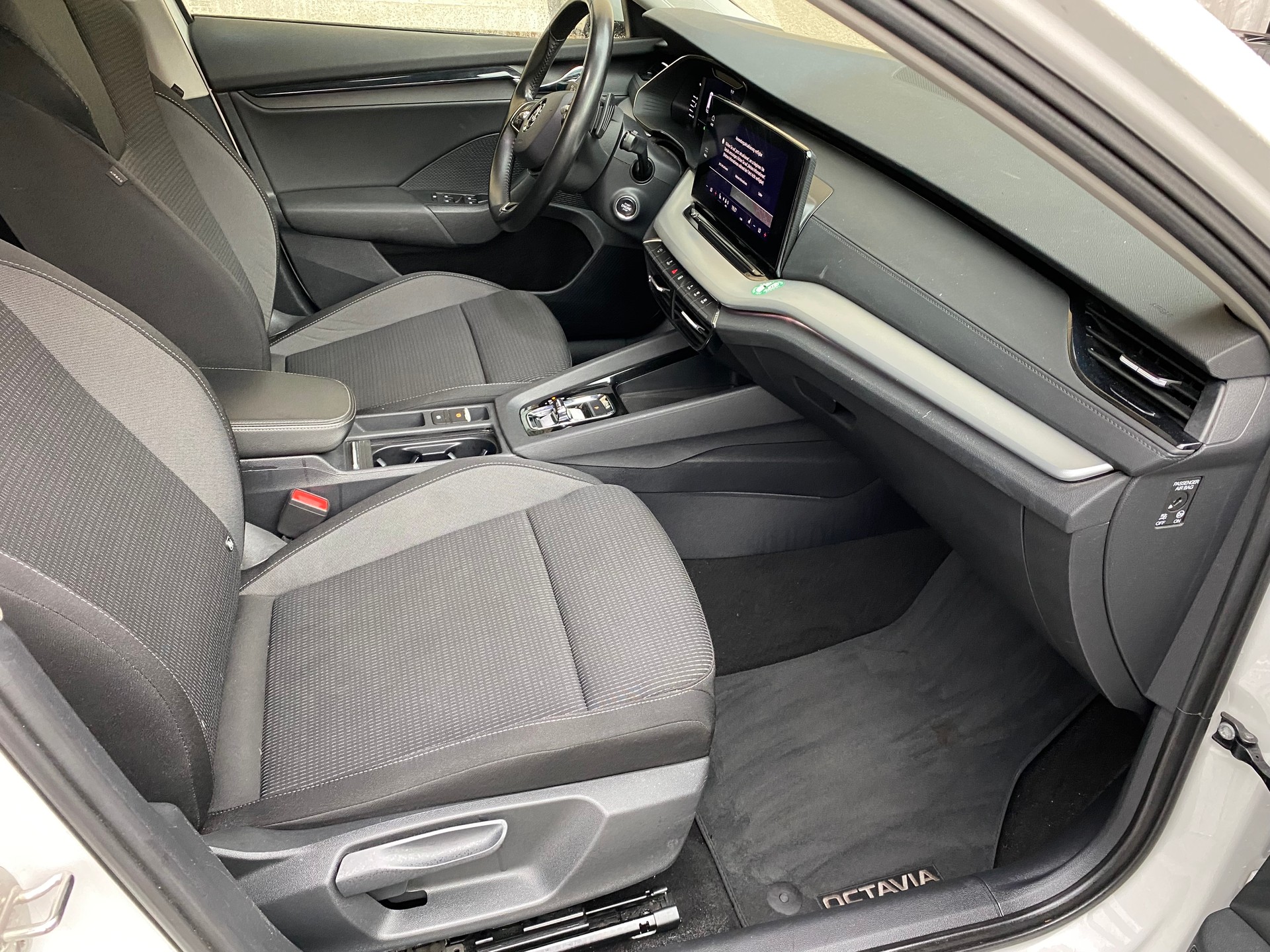 SKODA Octavia Combi 2.0 TDI DSG Ambition 4x4-image-6