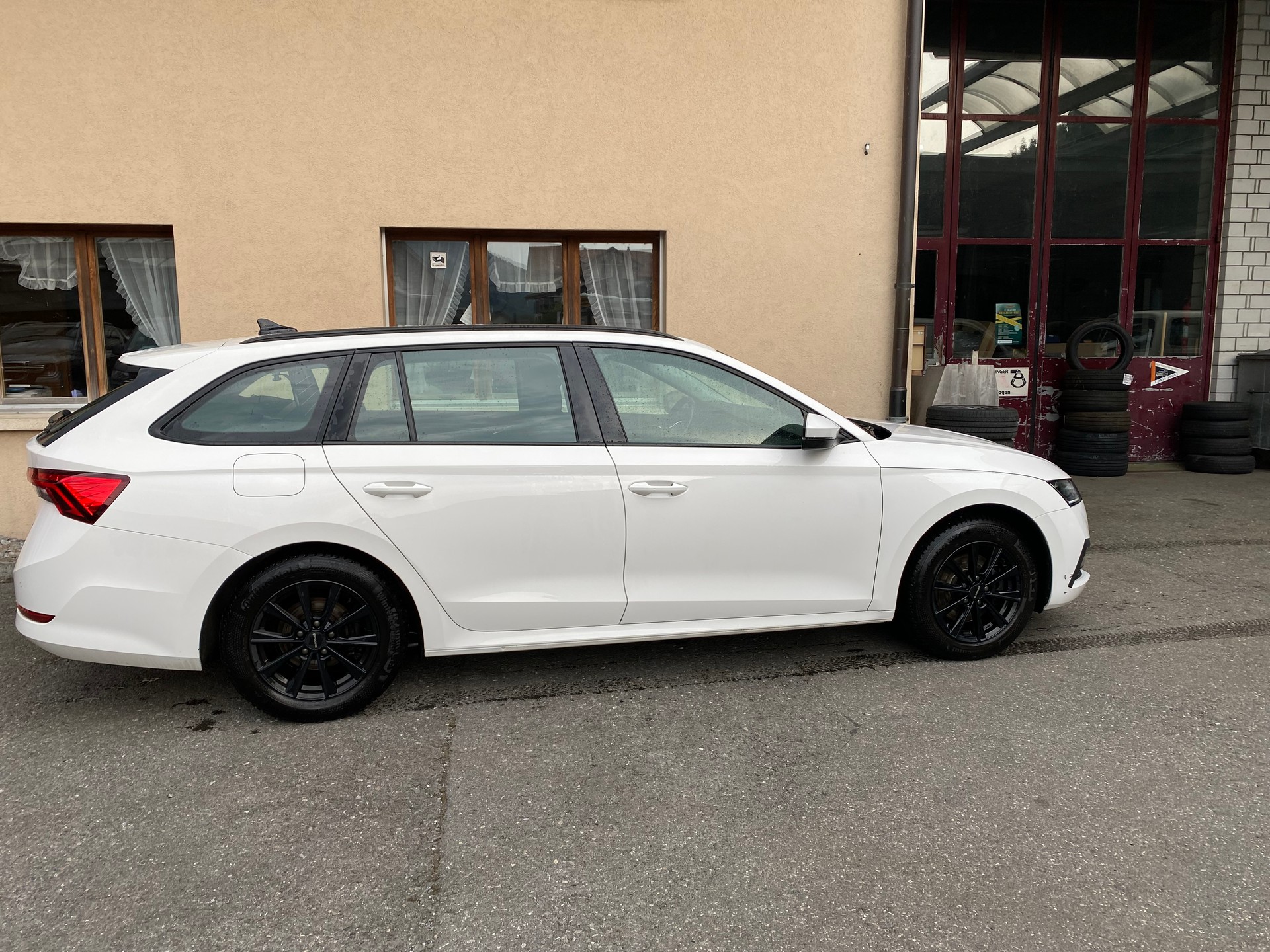 SKODA Octavia Combi 2.0 TDI DSG Ambition 4x4-image-10