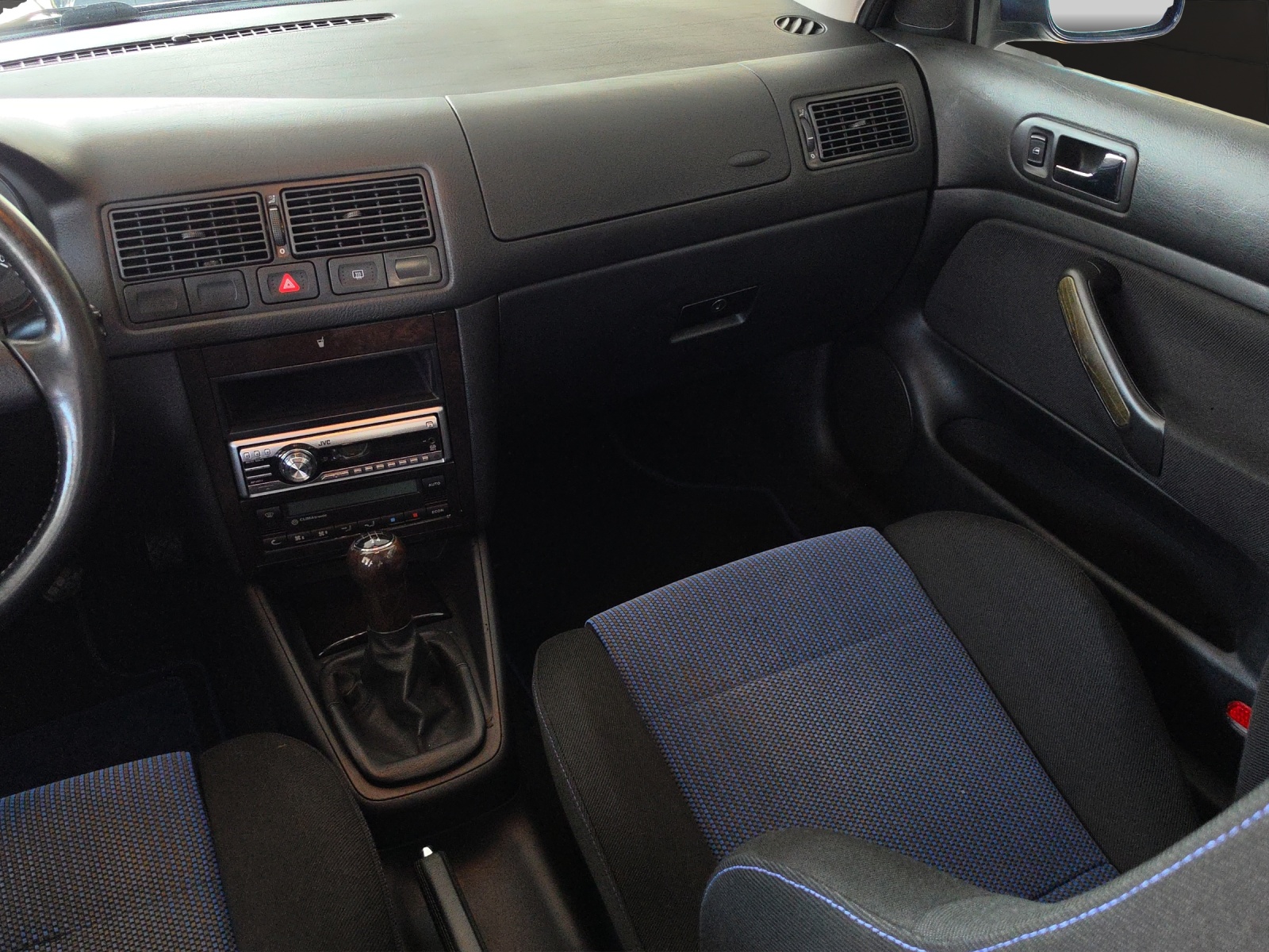 VW Golf 1.8 GTI Youngtimer-image-10