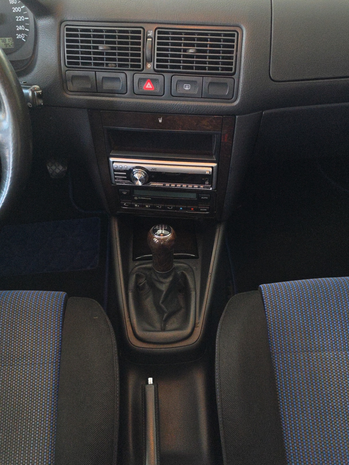 VW Golf 1.8 GTI Youngtimer-image-11