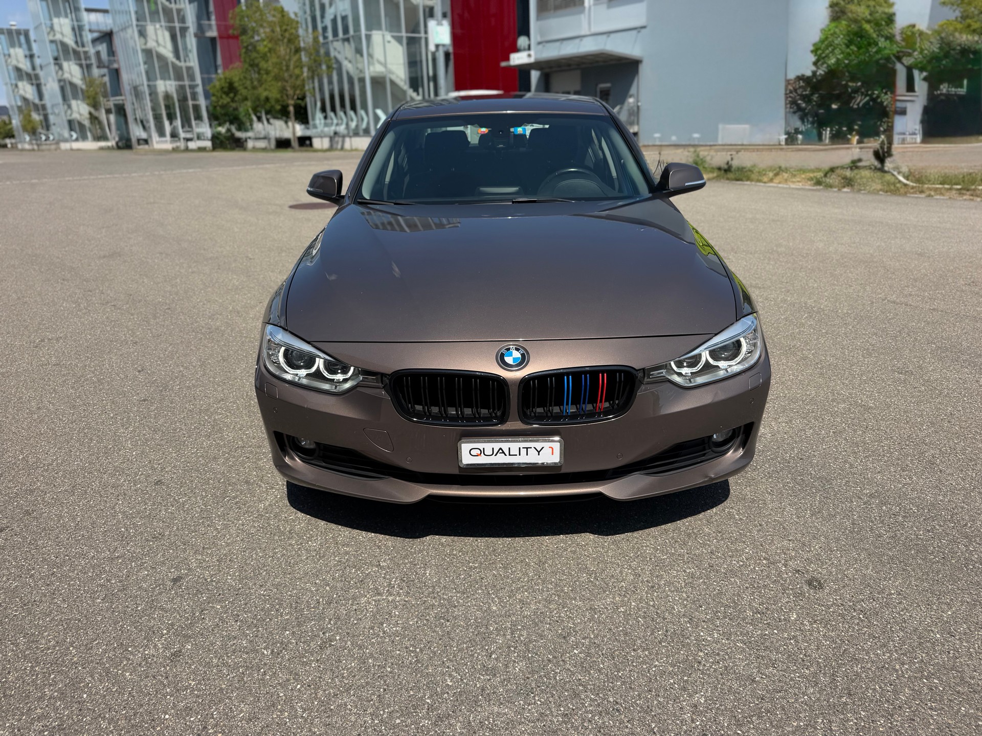 BMW 328i Steptronic-showroom-element-1