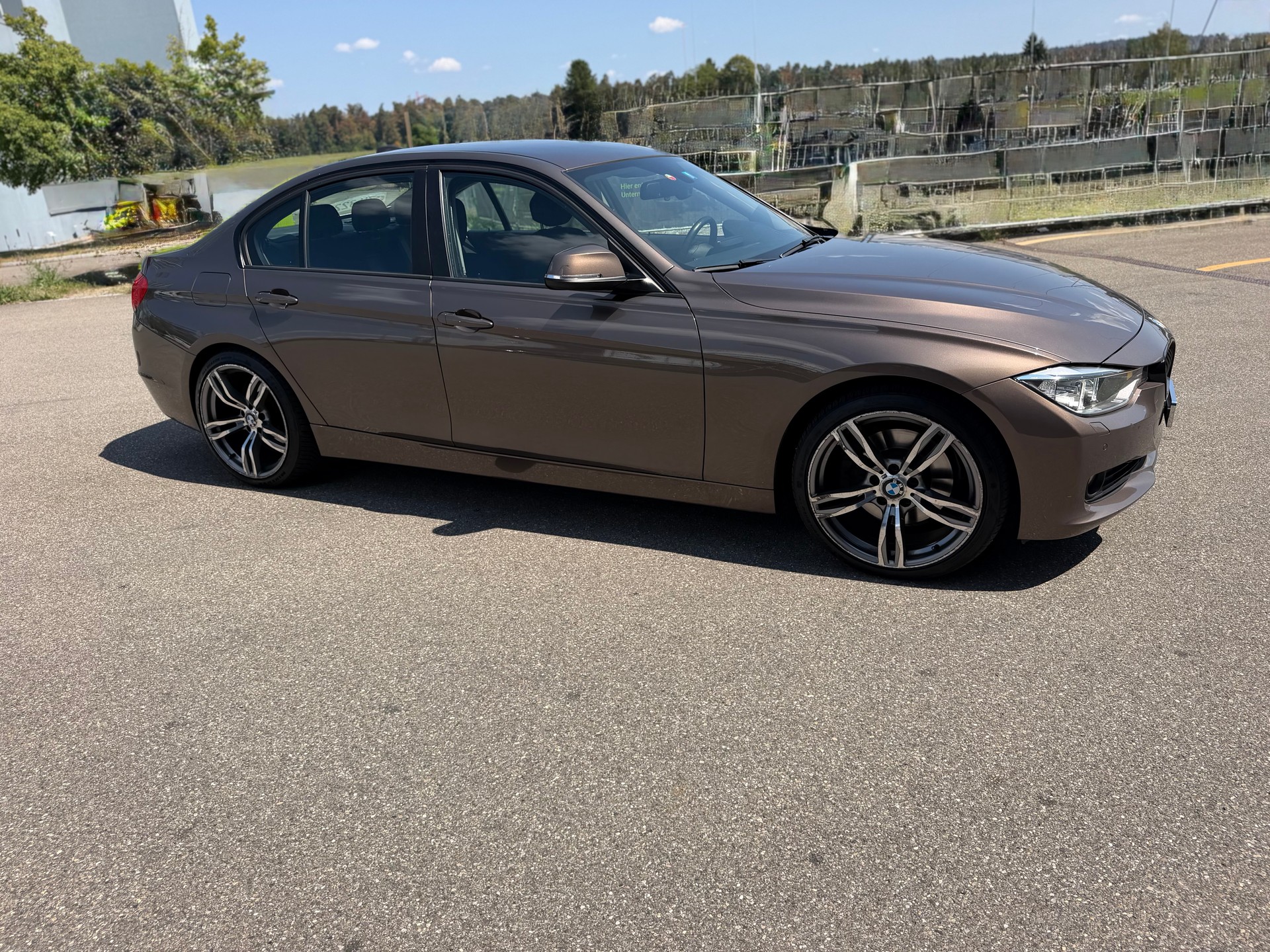 BMW 328i Steptronic-showroom-element-3
