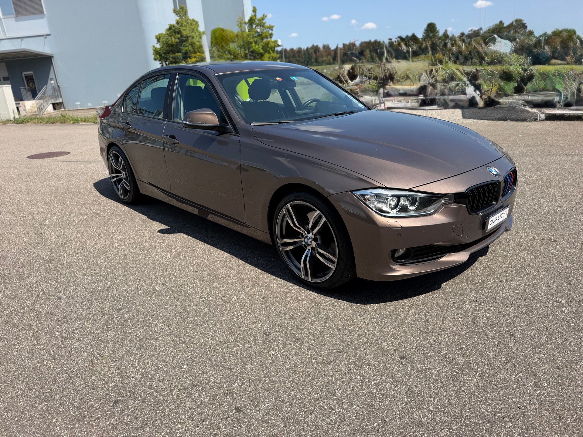 BMW 328i Steptronic-showroom-element-2
