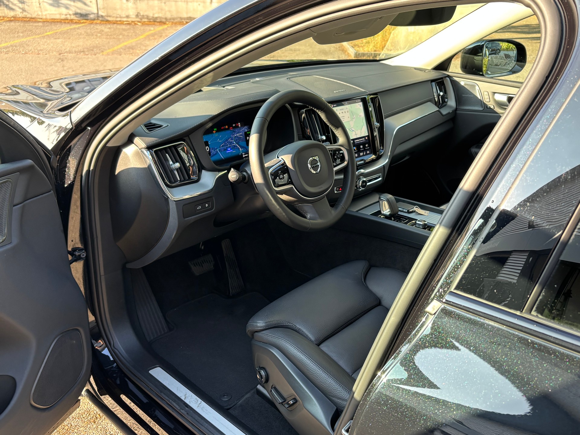 VOLVO XC60 2.0 T6 TE Xcentric eAWD-showroom-element-2
