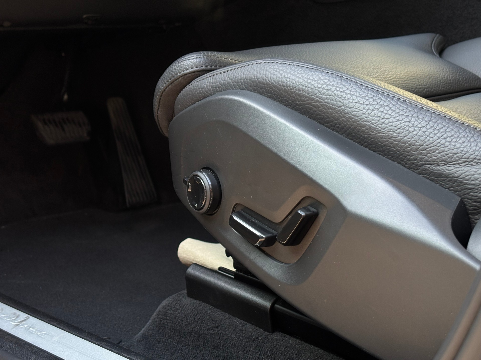 VOLVO XC60 2.0 T6 TE Xcentric eAWD-showroom-element-3