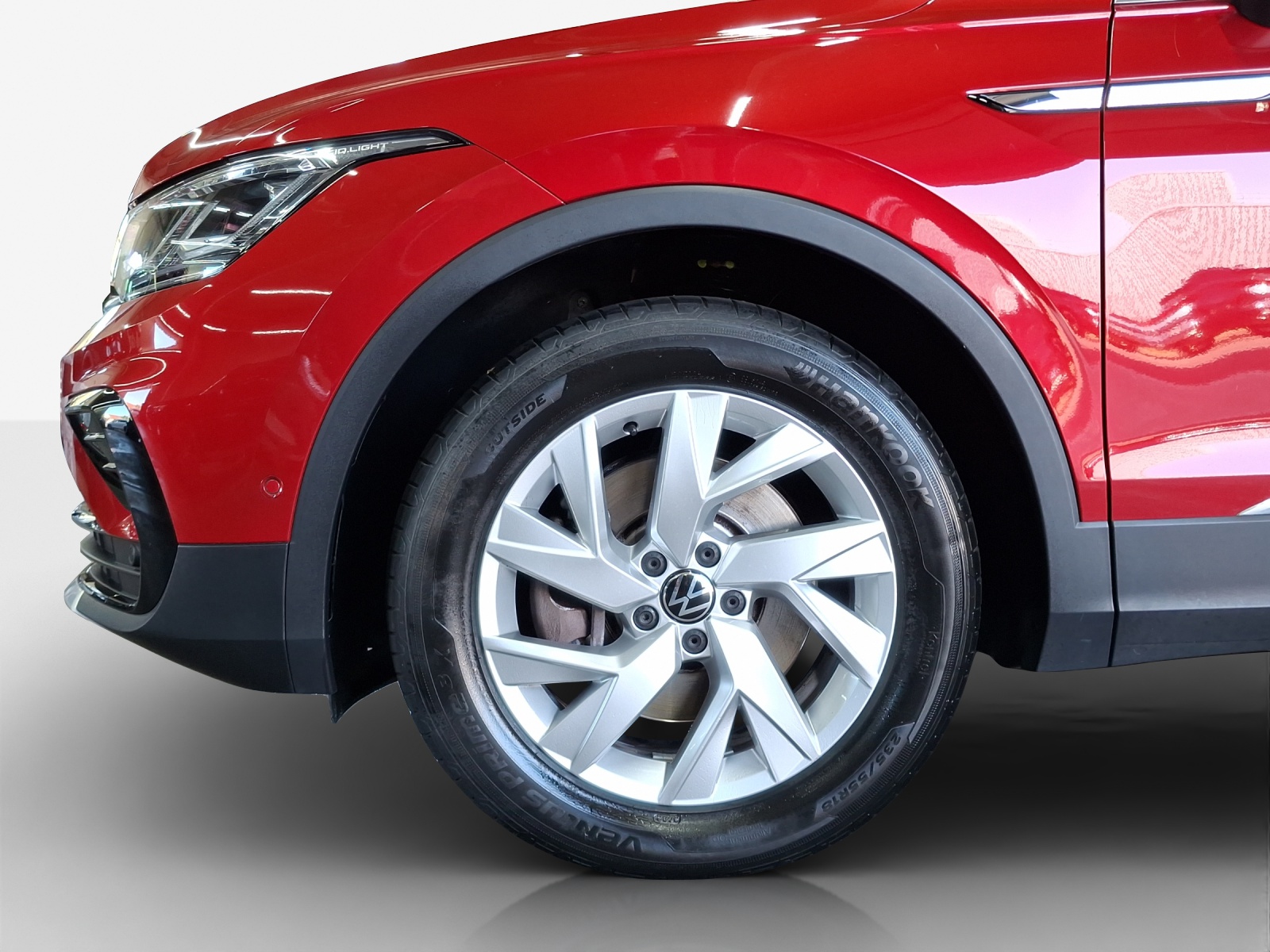 VW Tiguan 2.0TSI Elegance 4Motion DSG-image-14