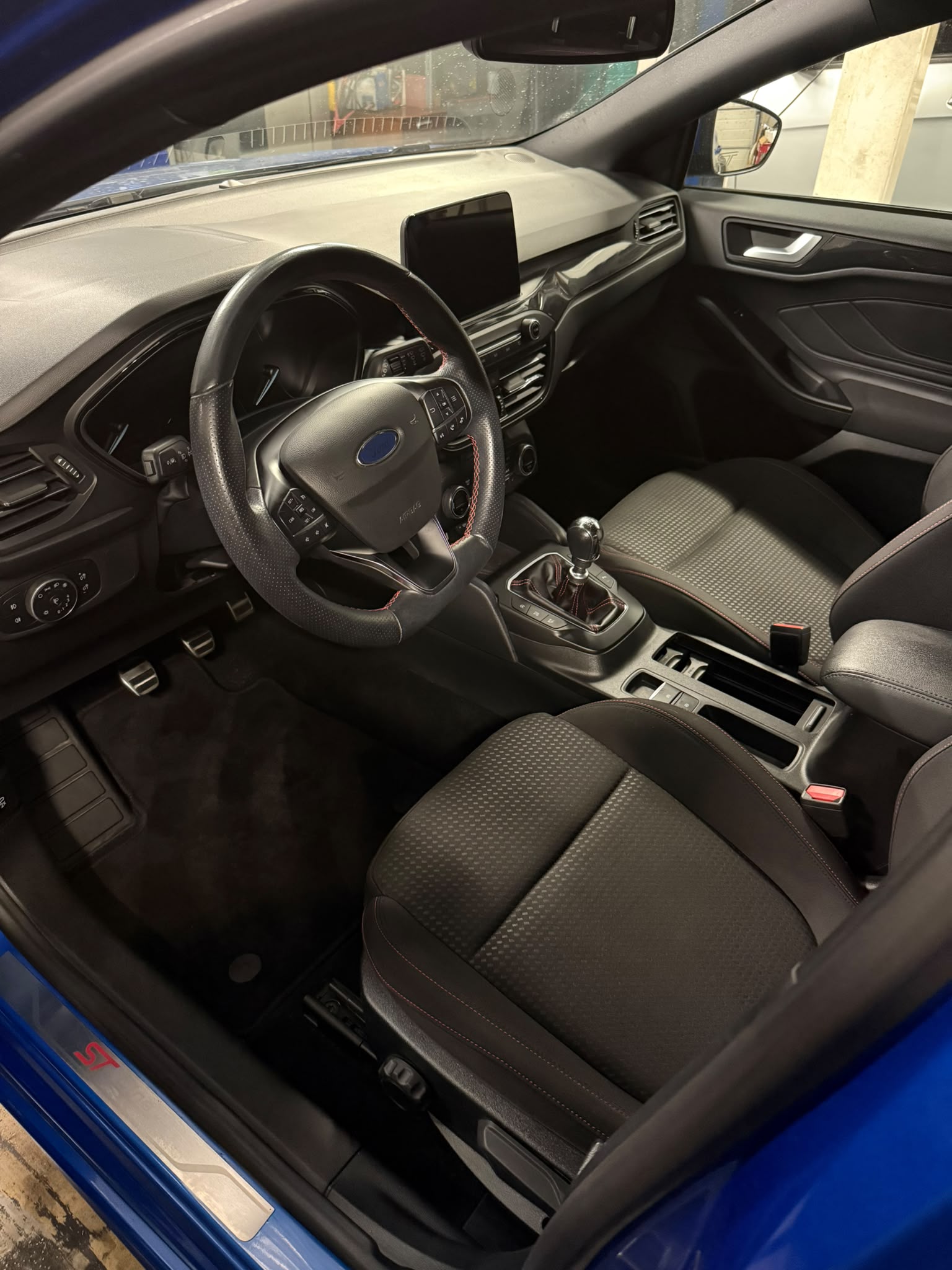 FORD Focus 1.0 SCTi ST Line-image-10