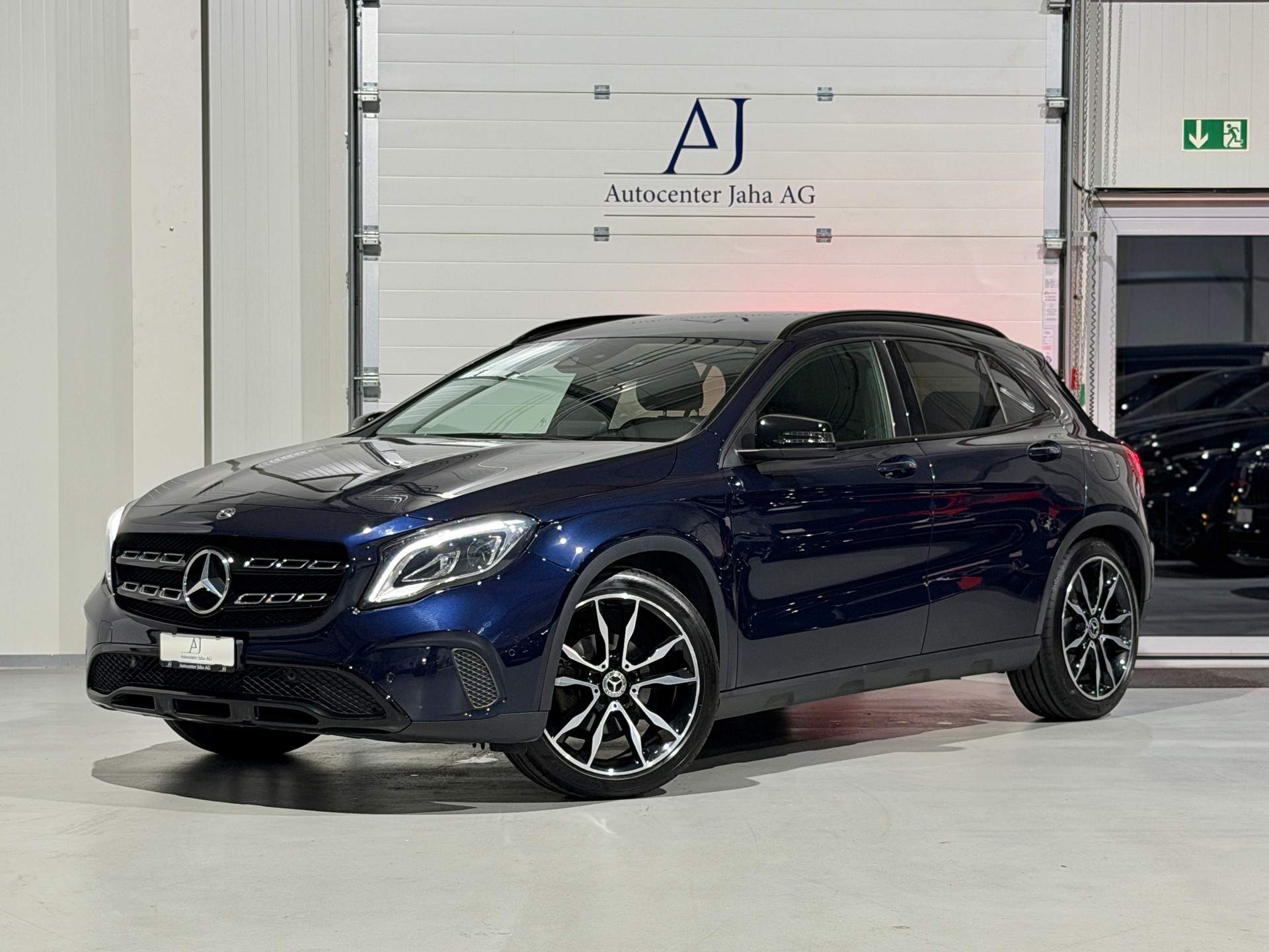 MERCEDES-BENZ GLA 200 Night Star 7G-DCT (CH)