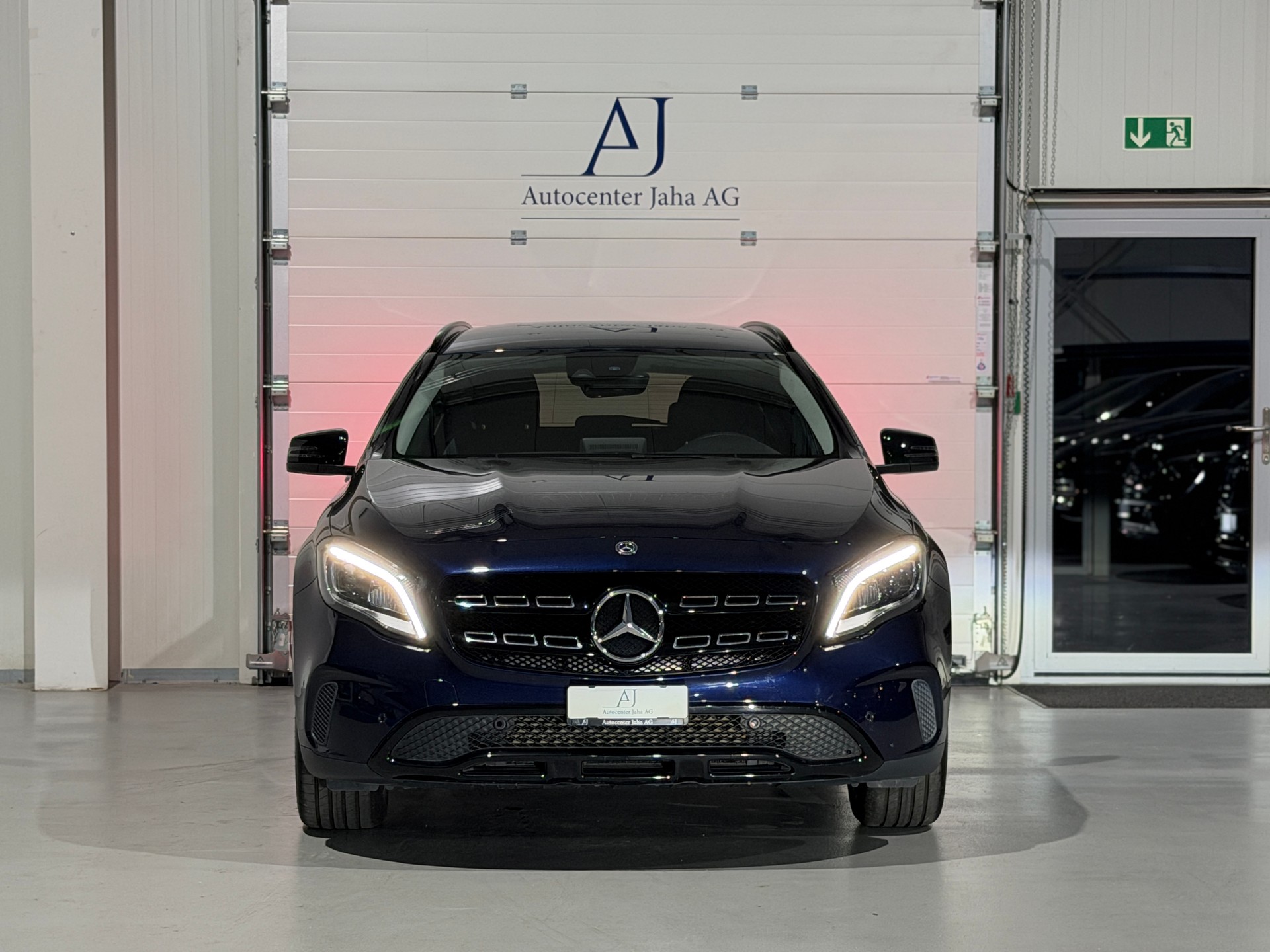MERCEDES-BENZ GLA 200 Night Star 7G-DCT (CH)-showroom-element-3