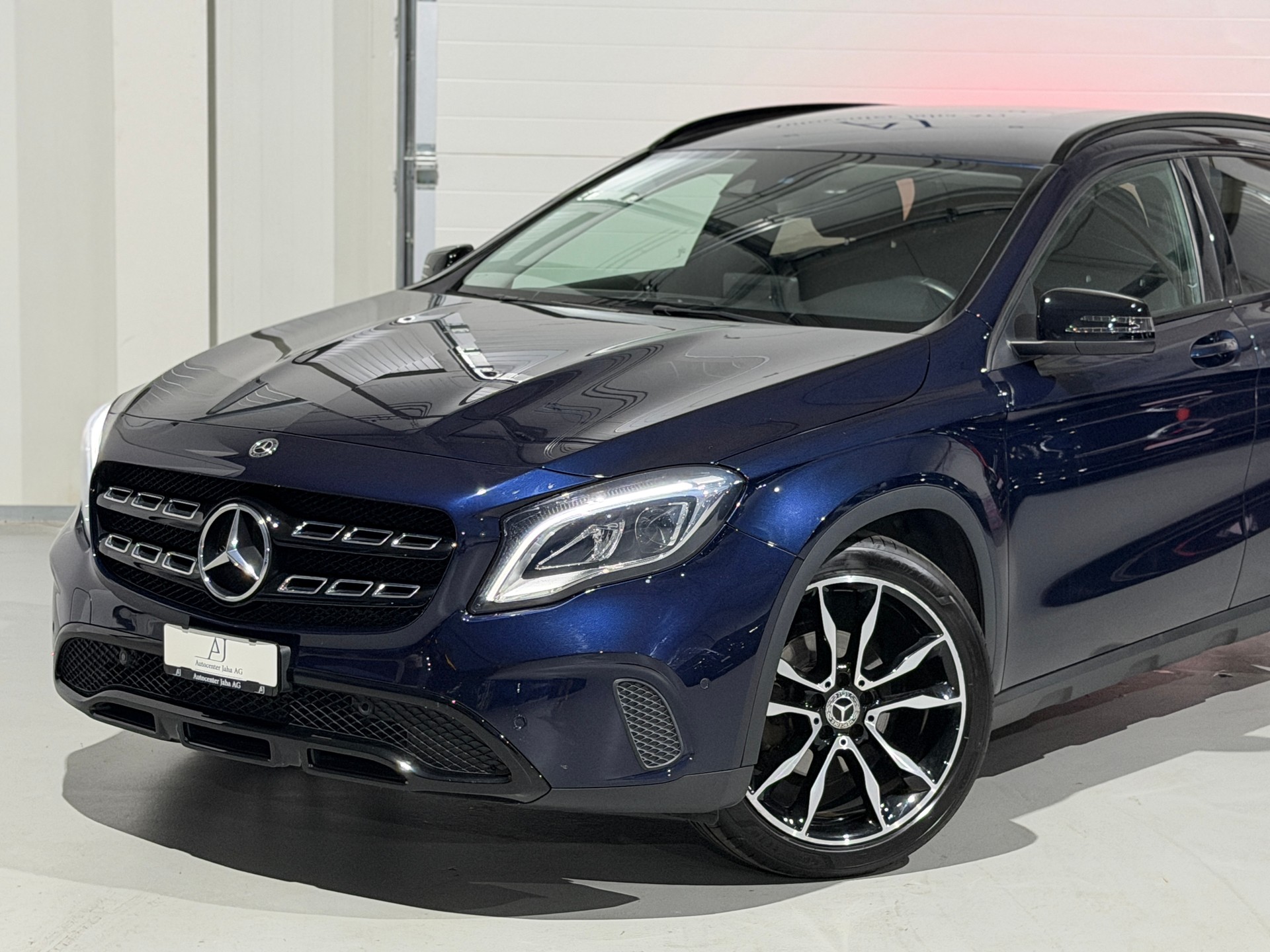 MERCEDES-BENZ GLA 200 Night Star 7G-DCT (CH)-showroom-element-1