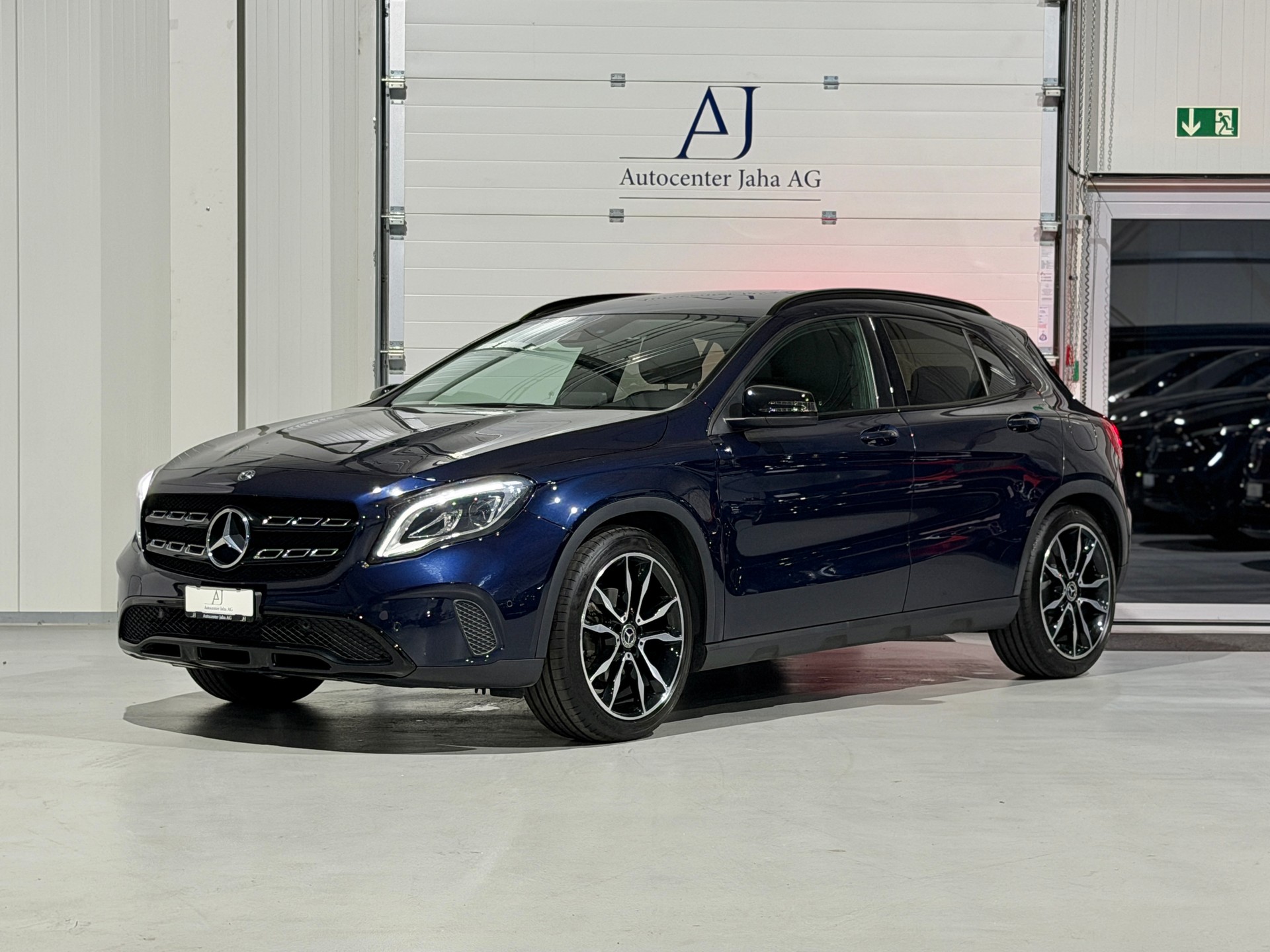 MERCEDES-BENZ GLA 200 Night Star 7G-DCT (CH)-showroom-element-2