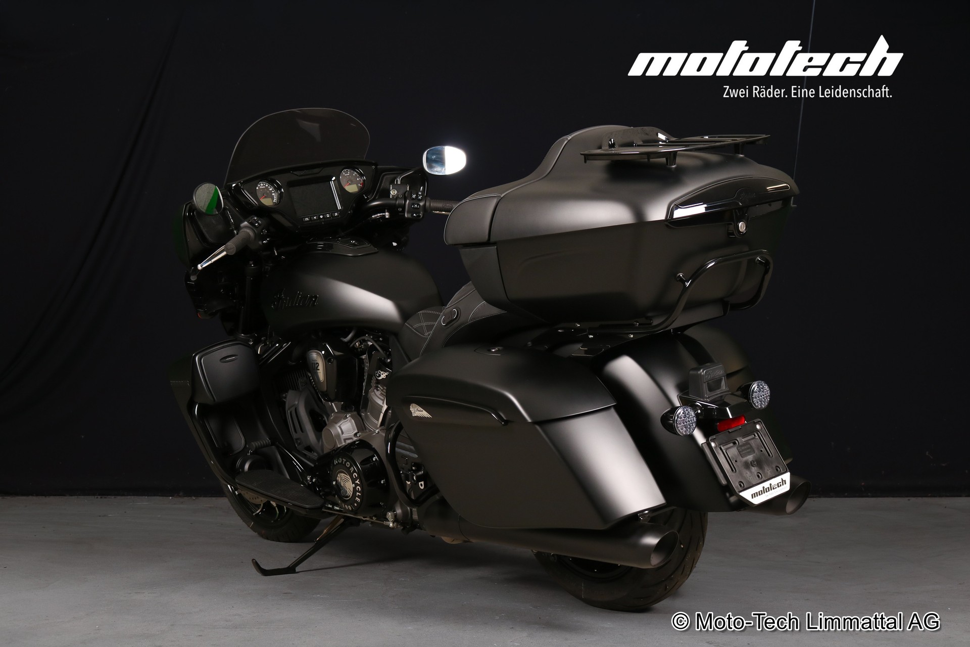INDIAN Roadmaster Power Plus Dark Horse-showroom-element-3