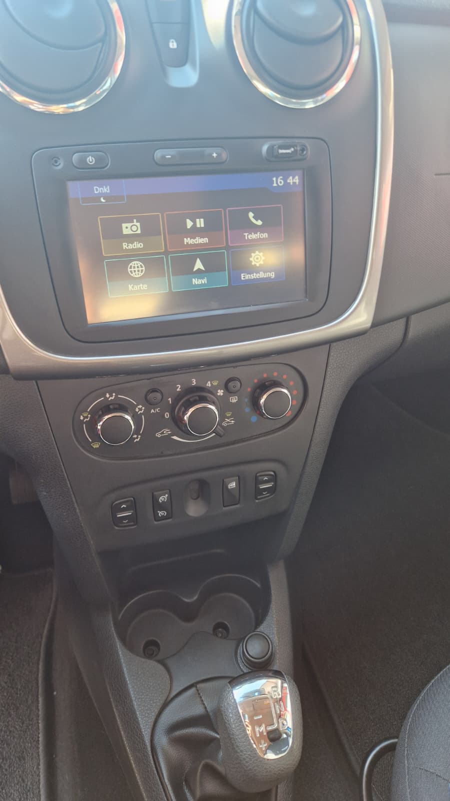 DACIA Sandero Tce 90 Stepway Lauréate Automatic-image-12