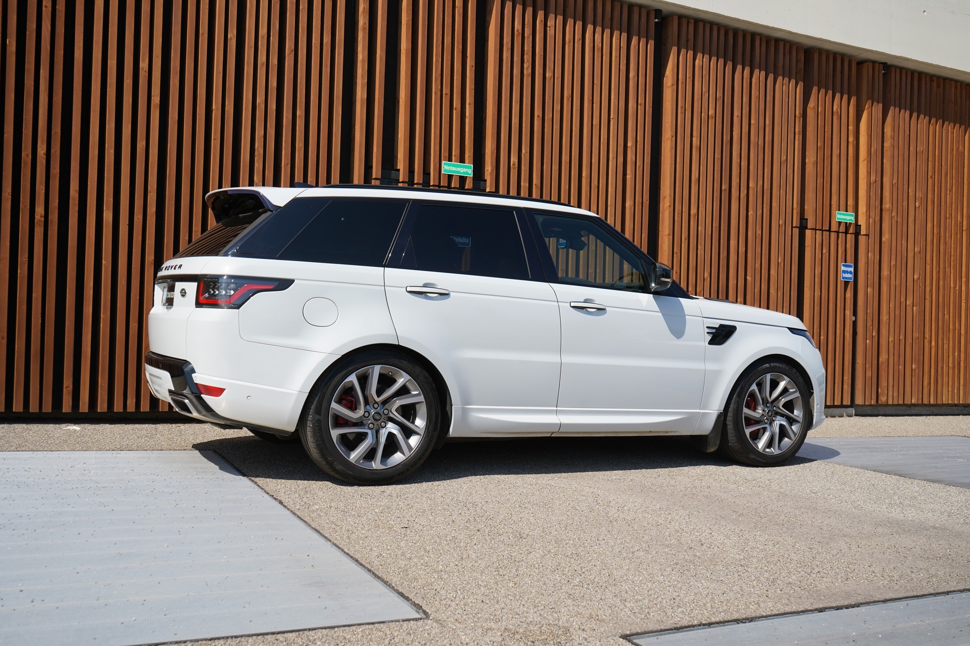 LAND ROVER RANGE ROVER SPORT 4.4 SDV8 AUTOBIOGRAPHY DYNAMIC AUTOMATIC BLACK l 340 PS-image-7