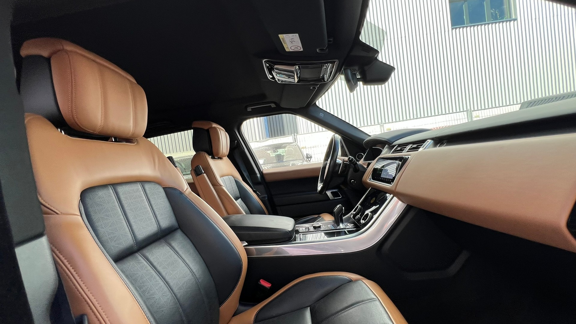 LAND ROVER RANGE ROVER SPORT 4.4 SDV8 AUTOBIOGRAPHY DYNAMIC AUTOMATIC BLACK l 340 PS-image-22