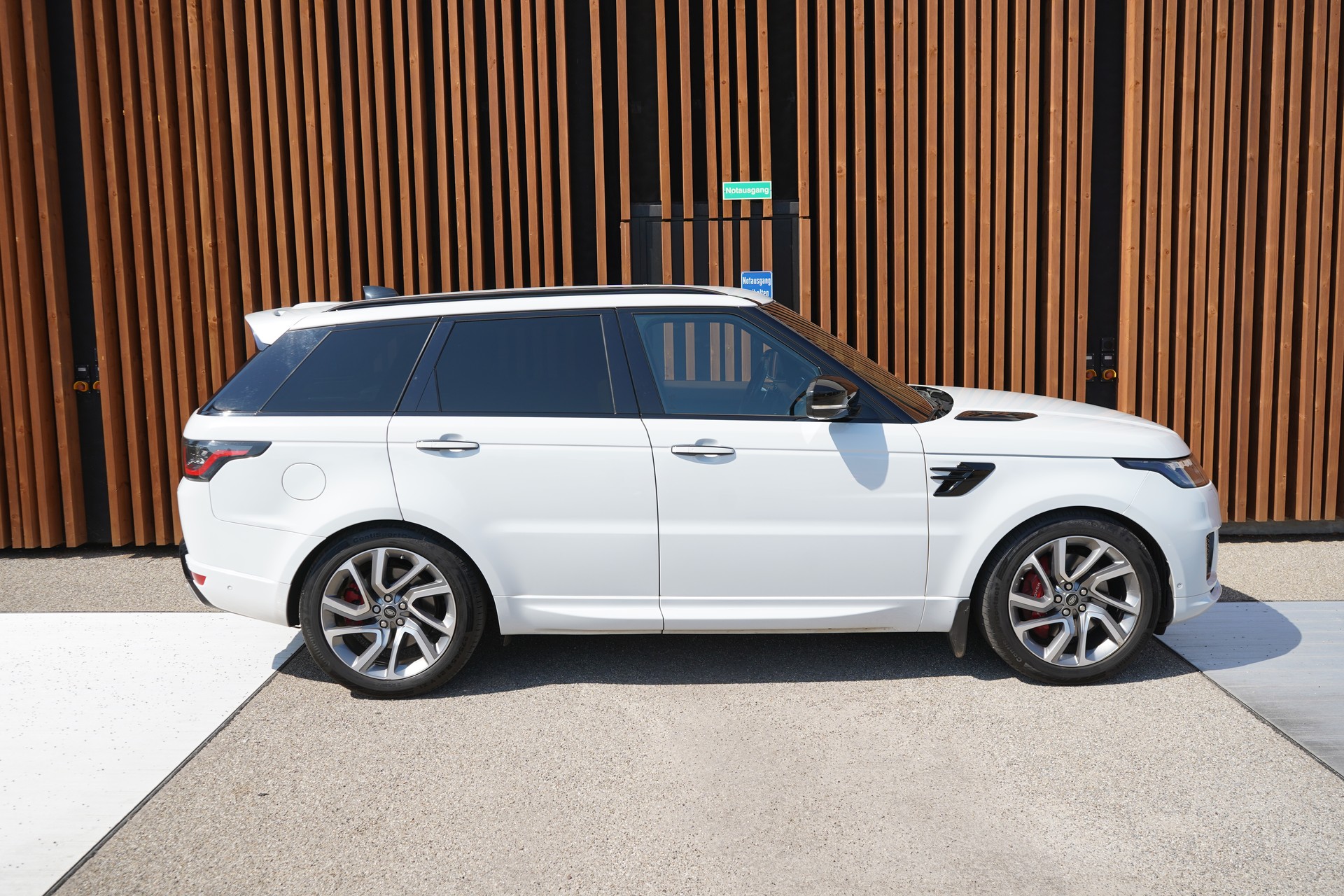 LAND ROVER RANGE ROVER SPORT 4.4 SDV8 AUTOBIOGRAPHY DYNAMIC AUTOMATIC BLACK l 340 PS-showroom-element-2