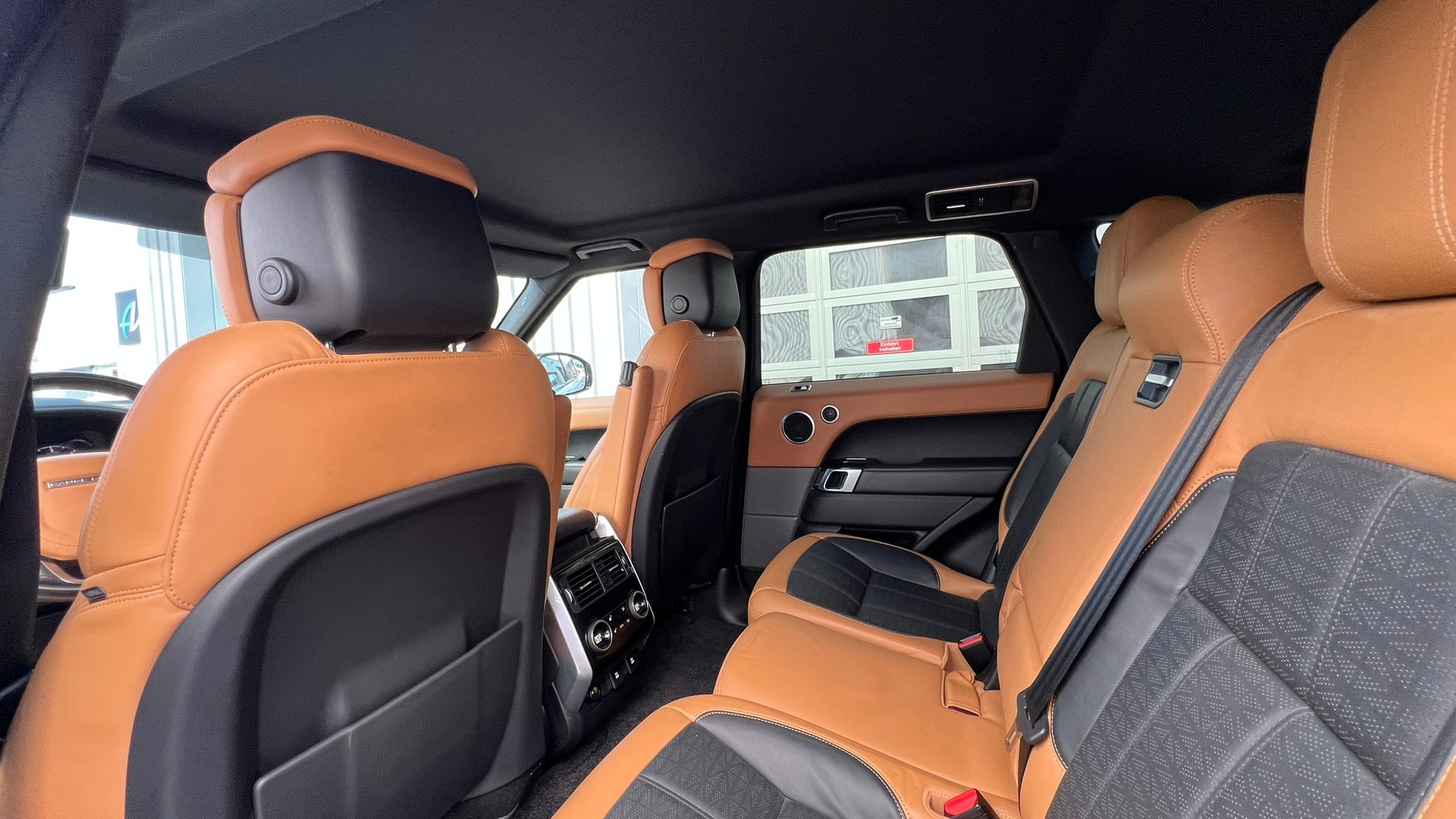 LAND ROVER RANGE ROVER SPORT 4.4 SDV8 AUTOBIOGRAPHY DYNAMIC AUTOMATIC BLACK l 340 PS-image-28