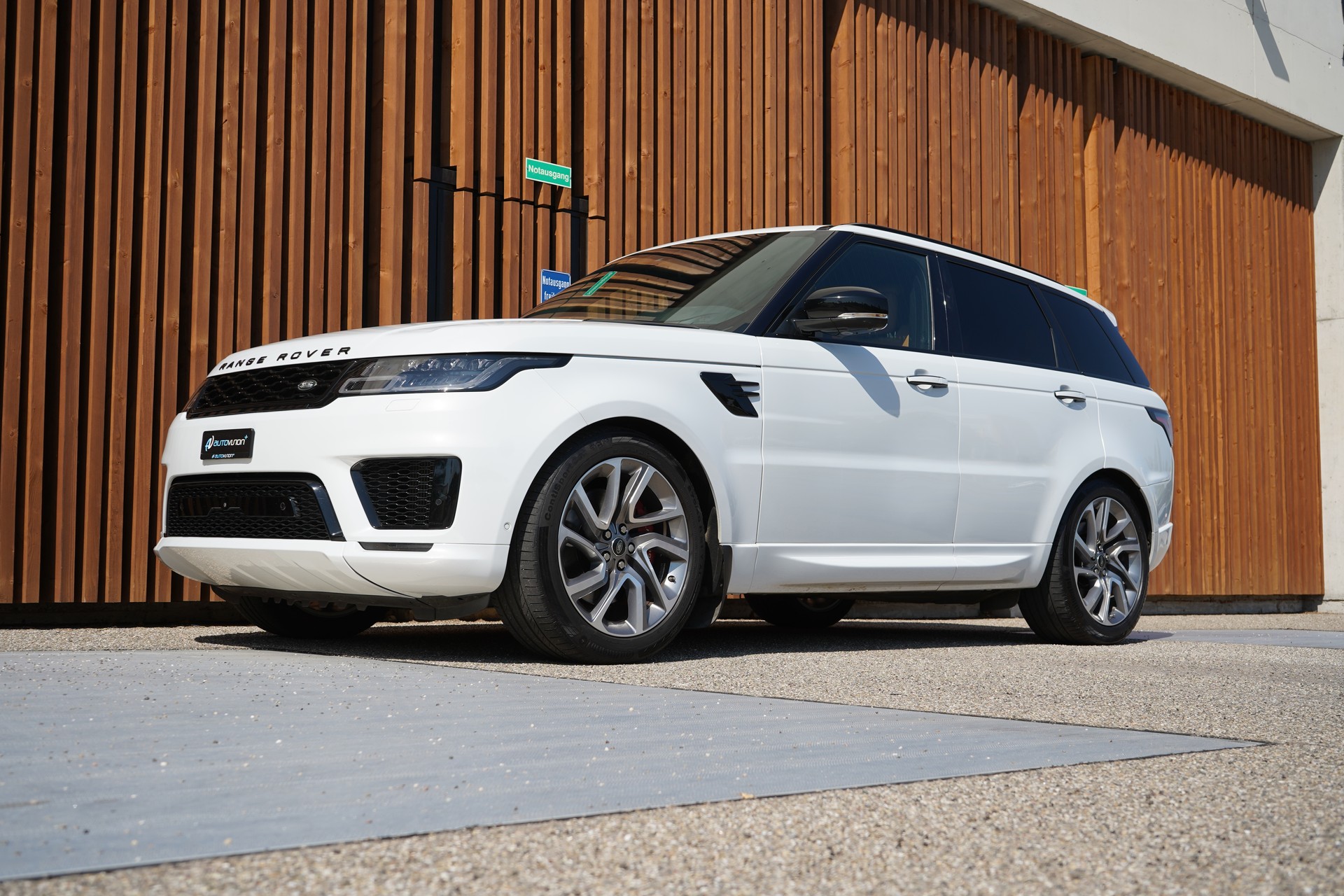 LAND ROVER RANGE ROVER SPORT 4.4 SDV8 AUTOBIOGRAPHY DYNAMIC AUTOMATIC BLACK l 340 PS-image-4