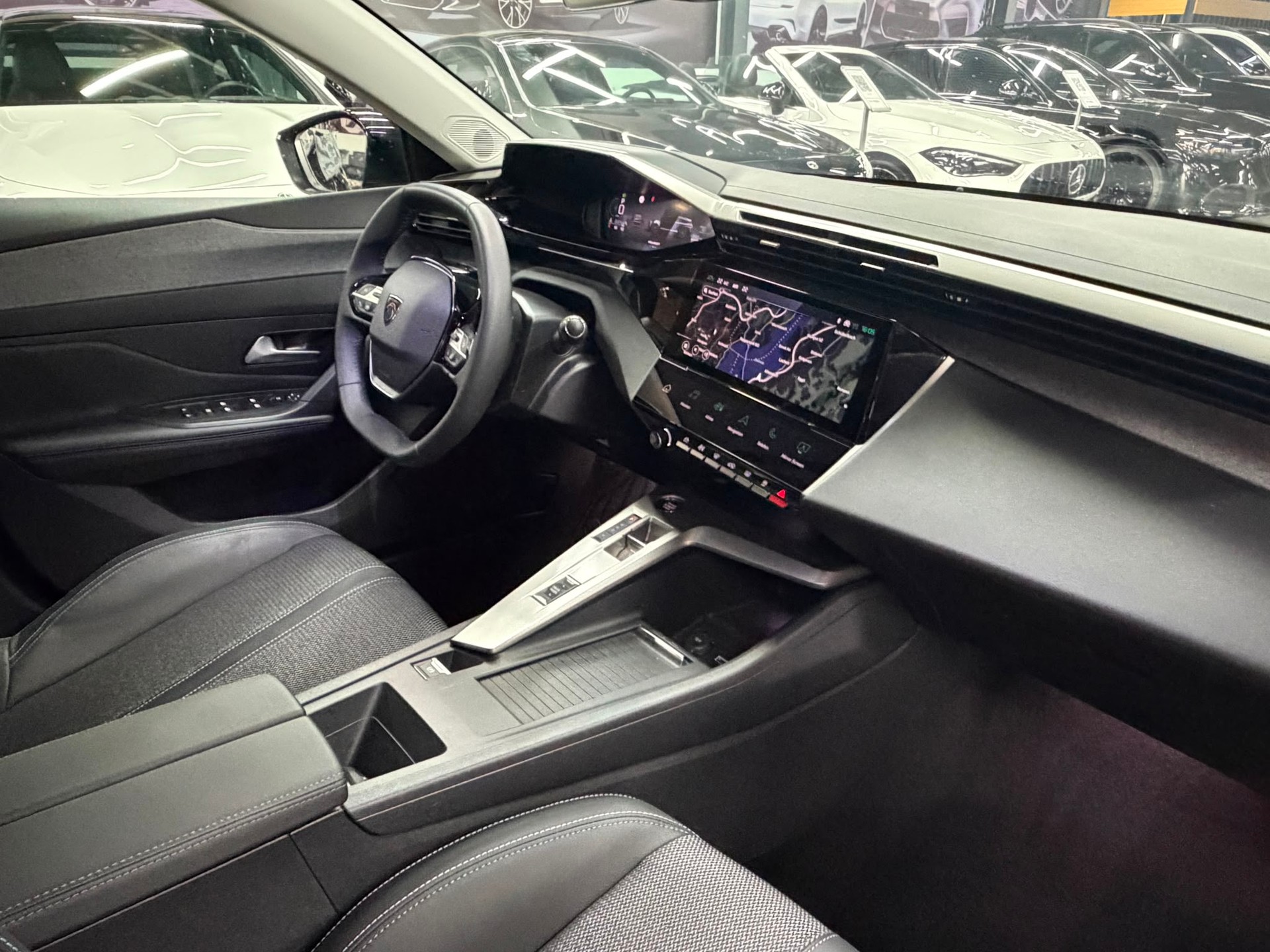 PEUGEOT 308 SW 1.2 HEV 145 Allure-image-19