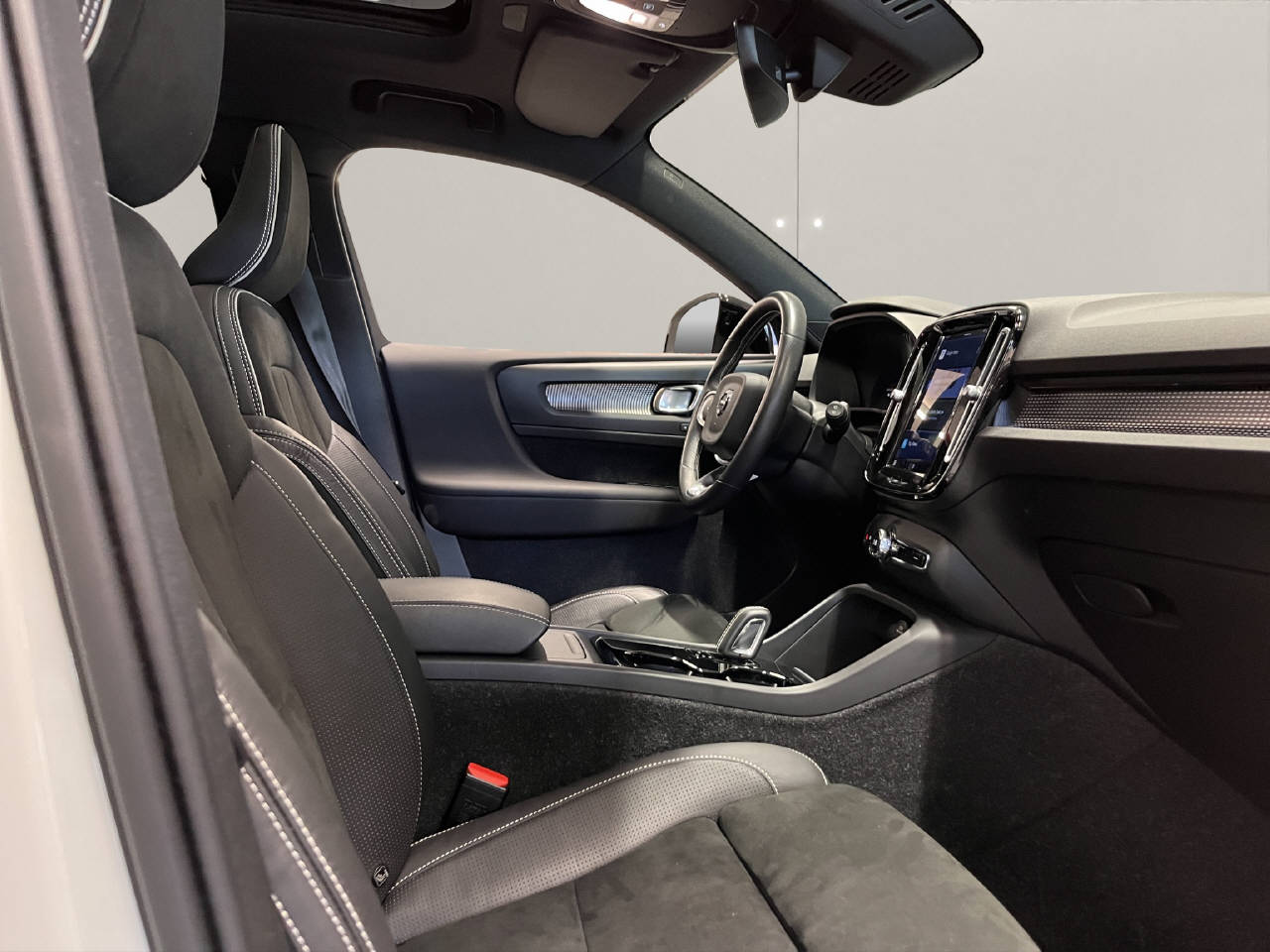 VOLVO XC40 P8 Twin R-Design AWD-image-14