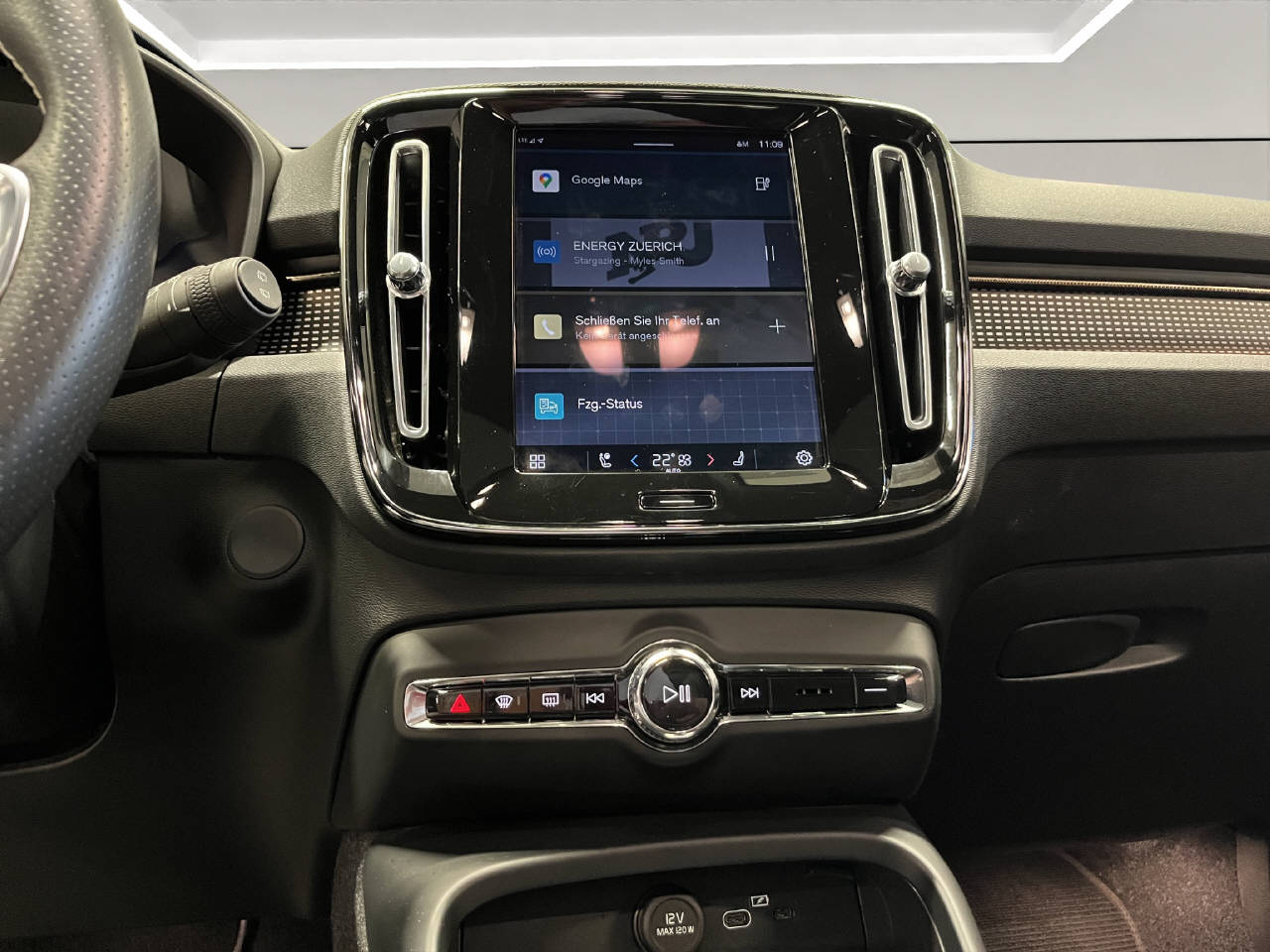VOLVO XC40 P8 Twin R-Design AWD-image-11