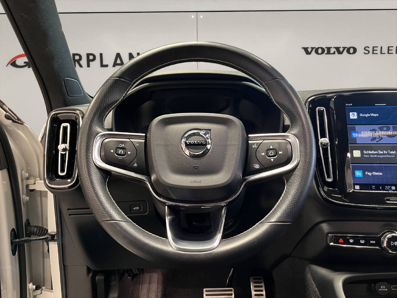 VOLVO XC40 P8 Twin R-Design AWD-image-9