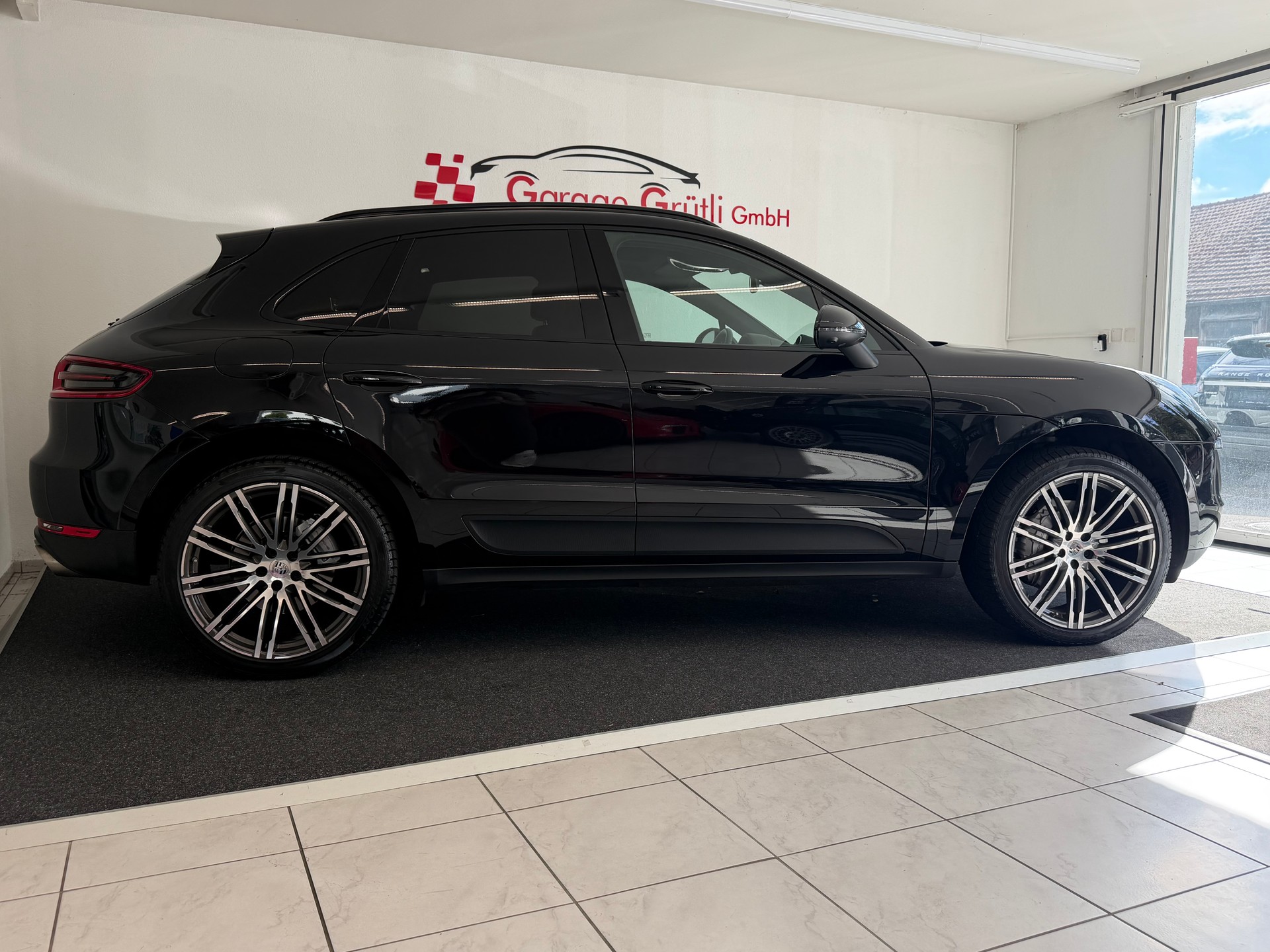 PORSCHE Macan 3.0 V6 S-showroom-element-2