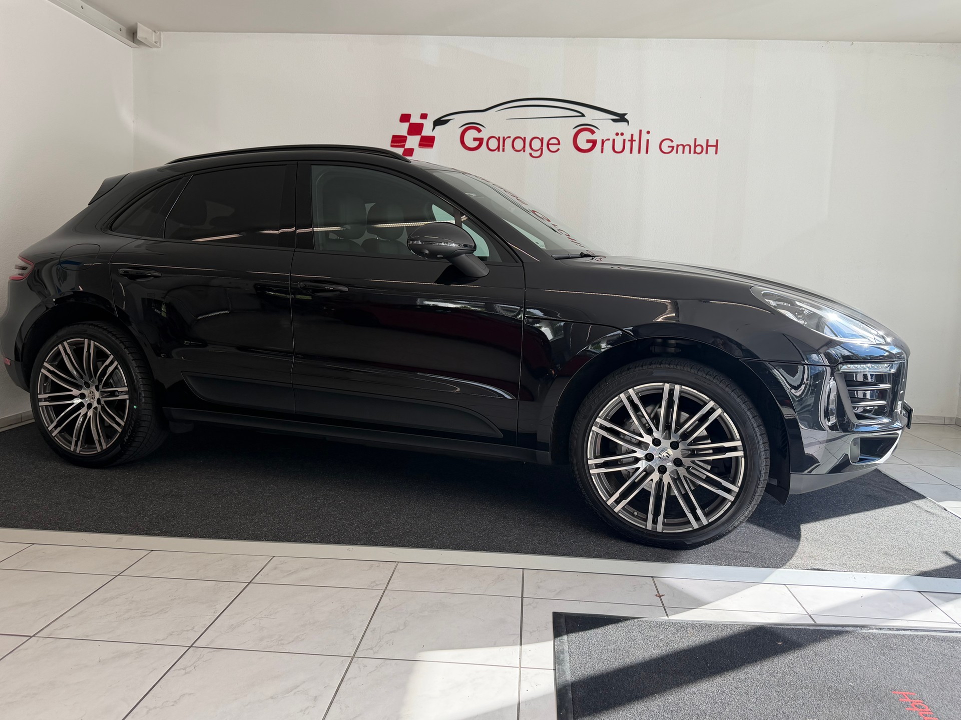 PORSCHE Macan 3.0 V6 S-showroom-element-1