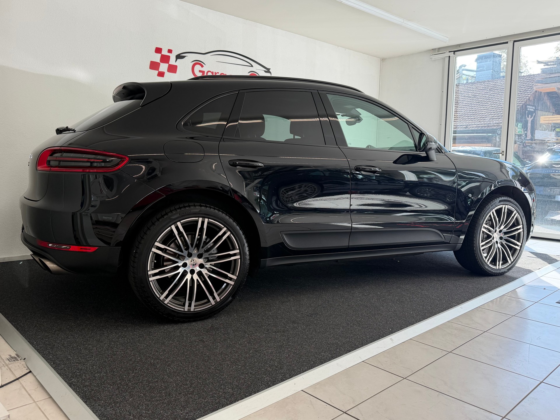 PORSCHE Macan 3.0 V6 S-showroom-element-3