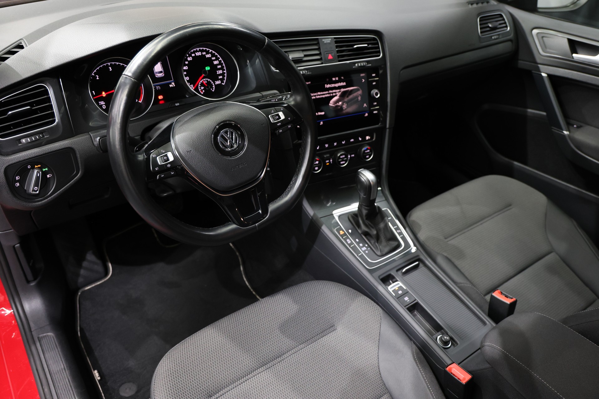VW Golf Variant 2.0 TDI Comfortline DSG-image-8