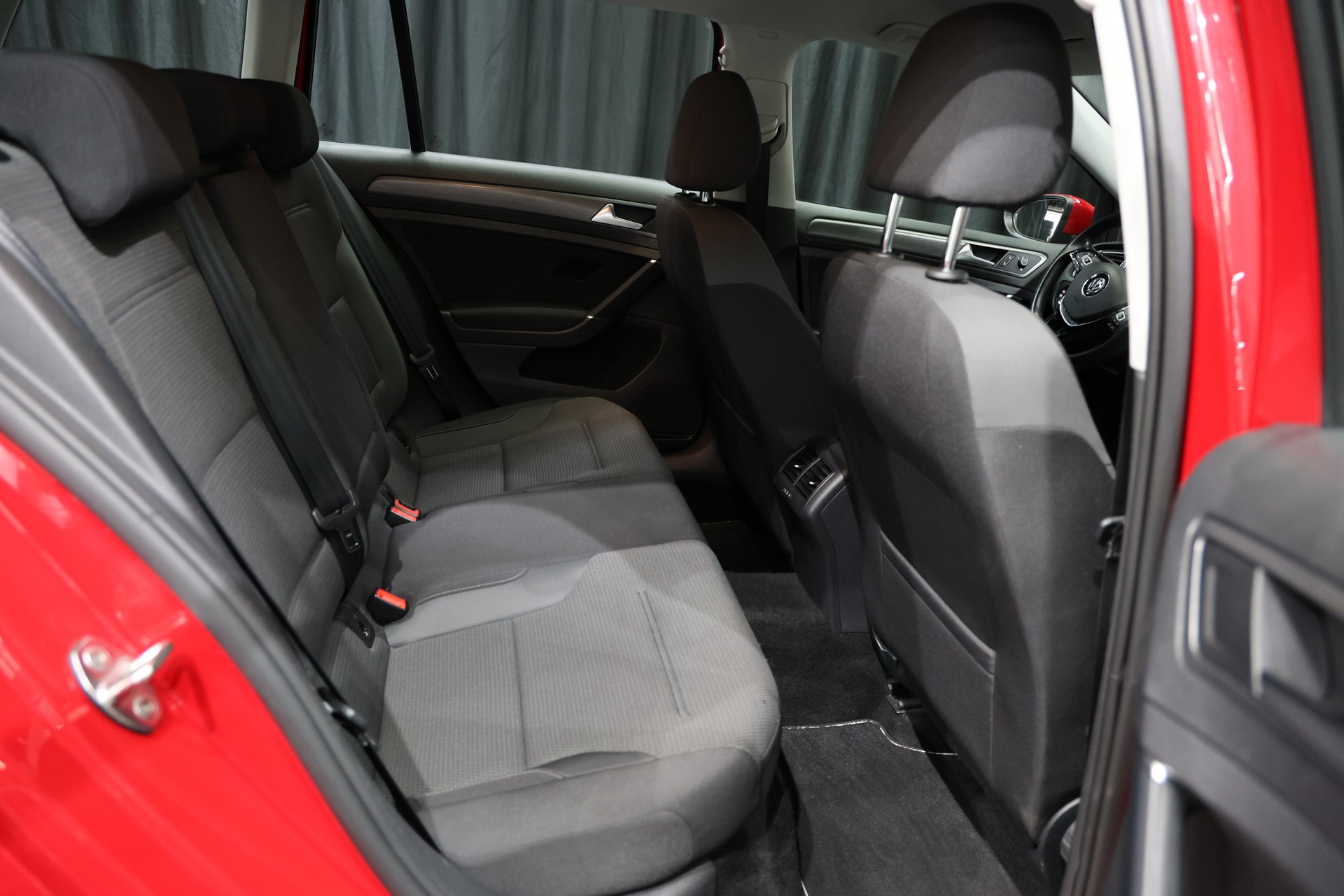 VW Golf Variant 2.0 TDI Comfortline DSG-image-12