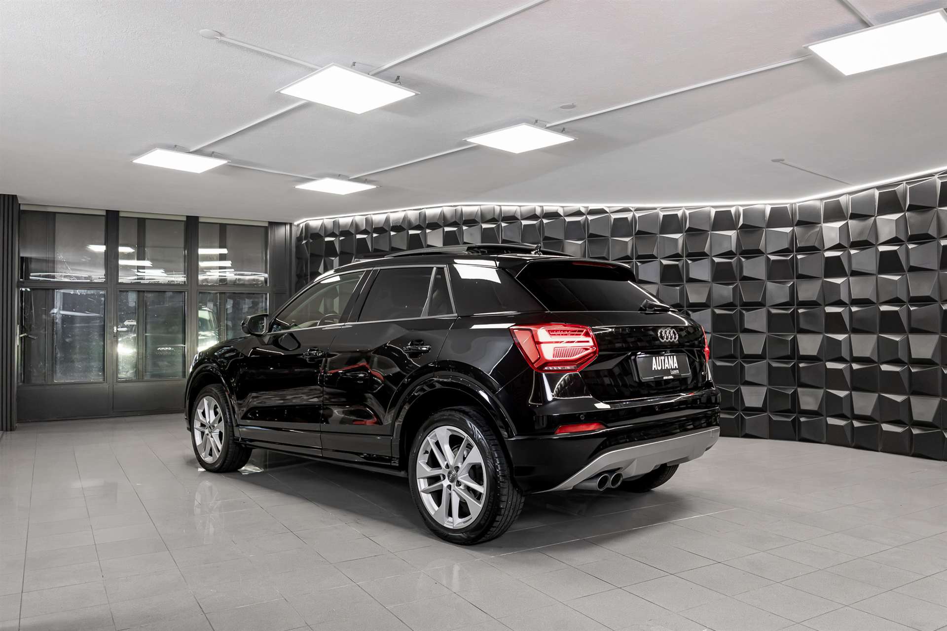 AUDI Q2 2.0 TFSI sport quattro S-tronic-showroom-element-2